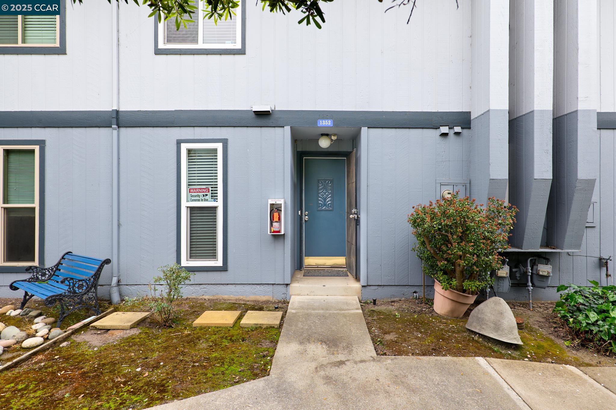 Browse active condo listings in TREE GARDEN