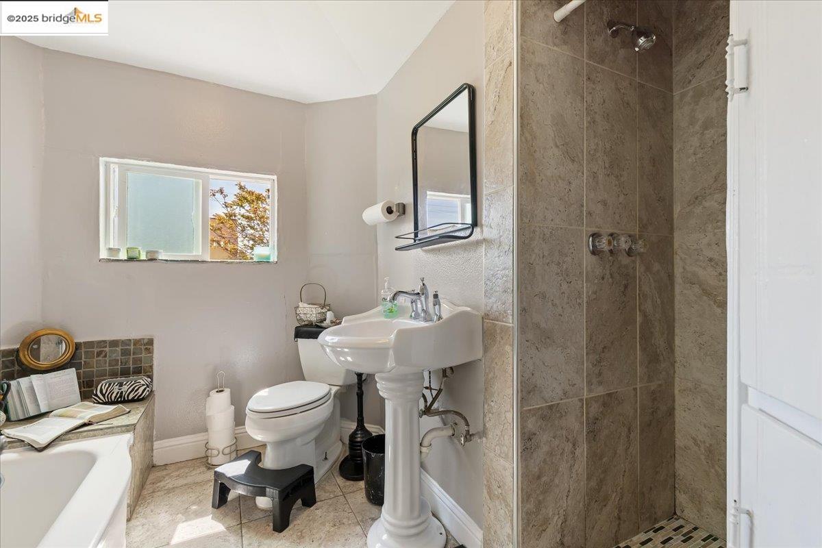 1576 76Th Ave, Oakland, California 94621, 2 Bedrooms Bedrooms, 6 Rooms Rooms,1 BathroomBathrooms,Residential,For Sale,1576 76Th Ave,41093560