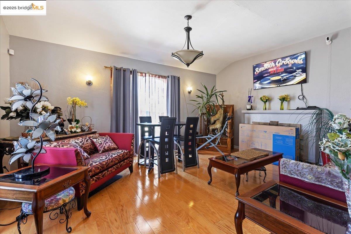 1576 76Th Ave, Oakland, California 94621, 2 Bedrooms Bedrooms, 6 Rooms Rooms,1 BathroomBathrooms,Residential,For Sale,1576 76Th Ave,41093560