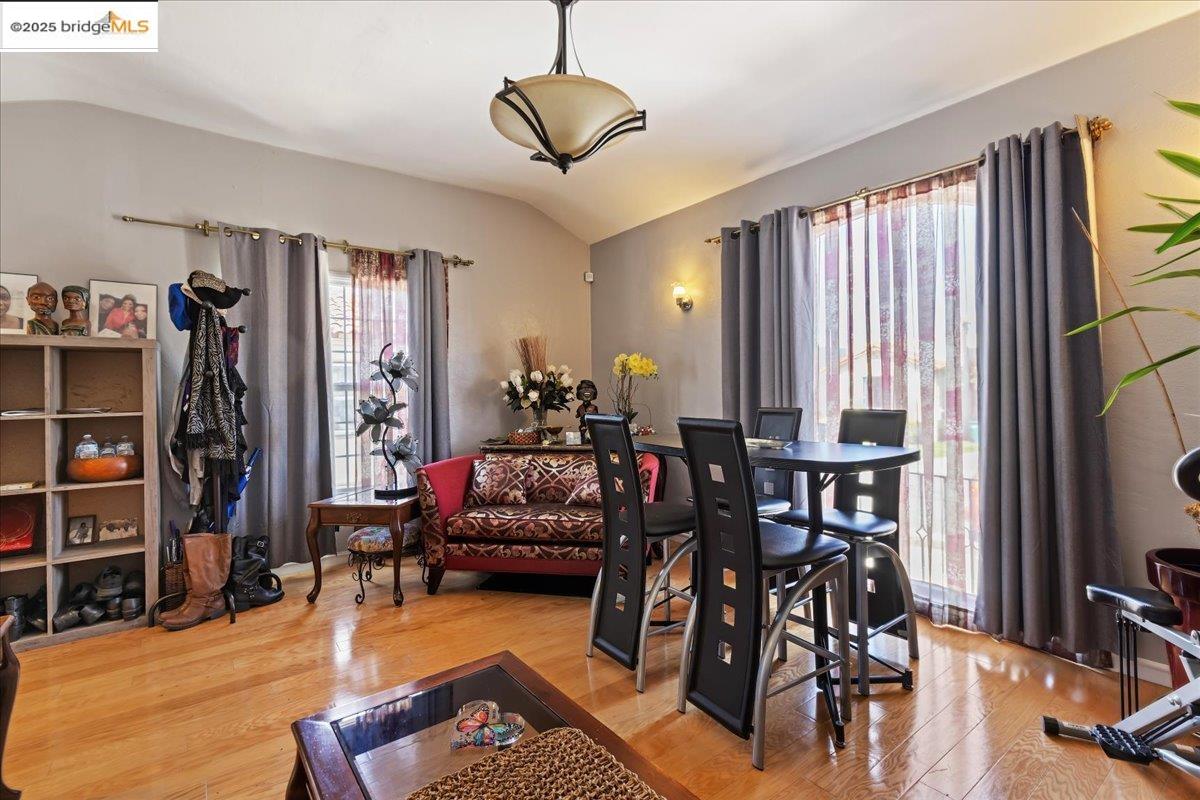 1576 76Th Ave, Oakland, California 94621, 2 Bedrooms Bedrooms, 6 Rooms Rooms,1 BathroomBathrooms,Residential,For Sale,1576 76Th Ave,41093560