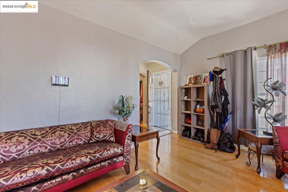 1576 76Th Ave, Oakland, California 94621, 2 Bedrooms Bedrooms, 6 Rooms Rooms,1 BathroomBathrooms,Residential,For Sale,1576 76Th Ave,41093560