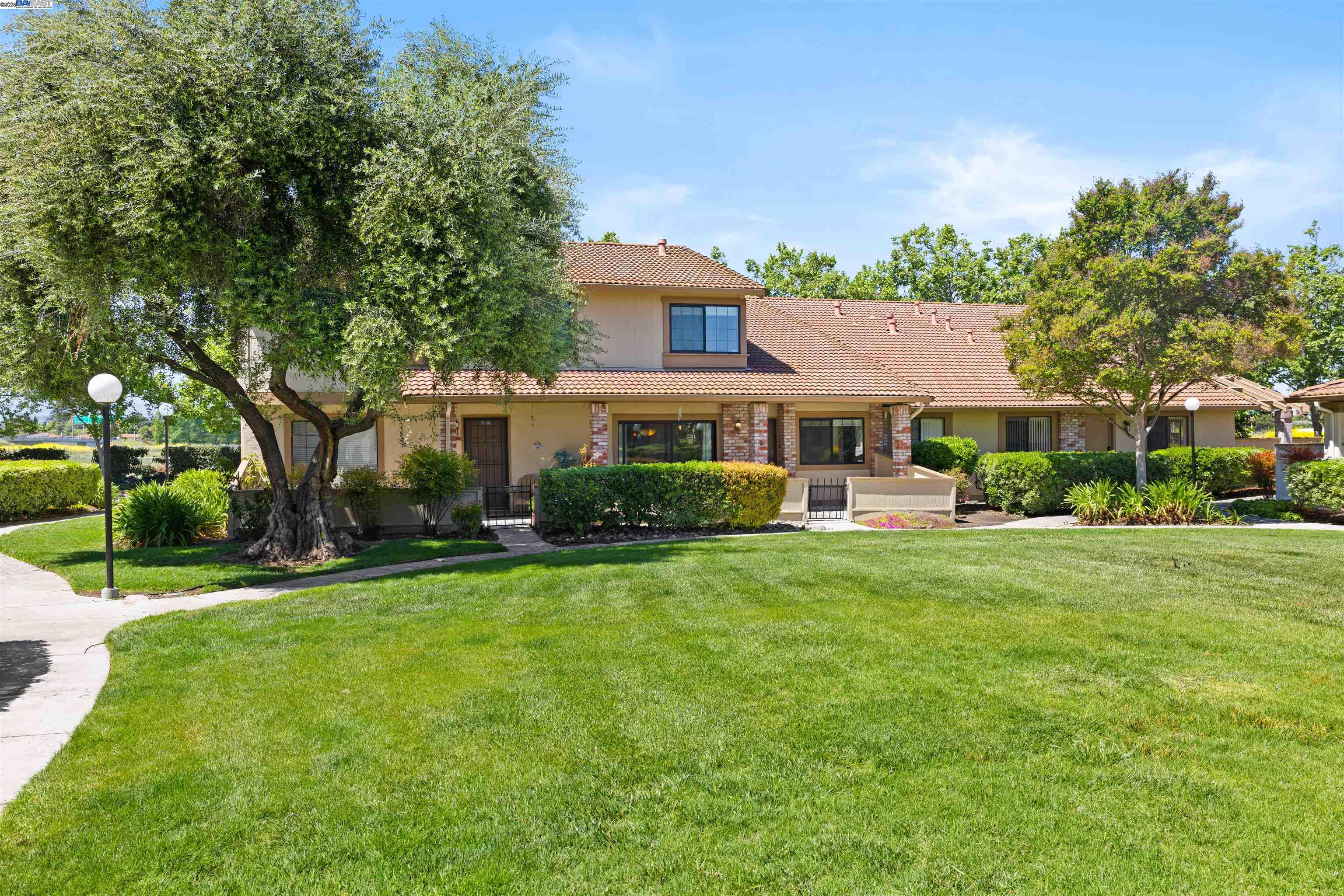 Detail Gallery Image 1 of 24 For 5446 Colony Field Dr, San Jose,  CA 95123 - 3 Beds | 2 Baths