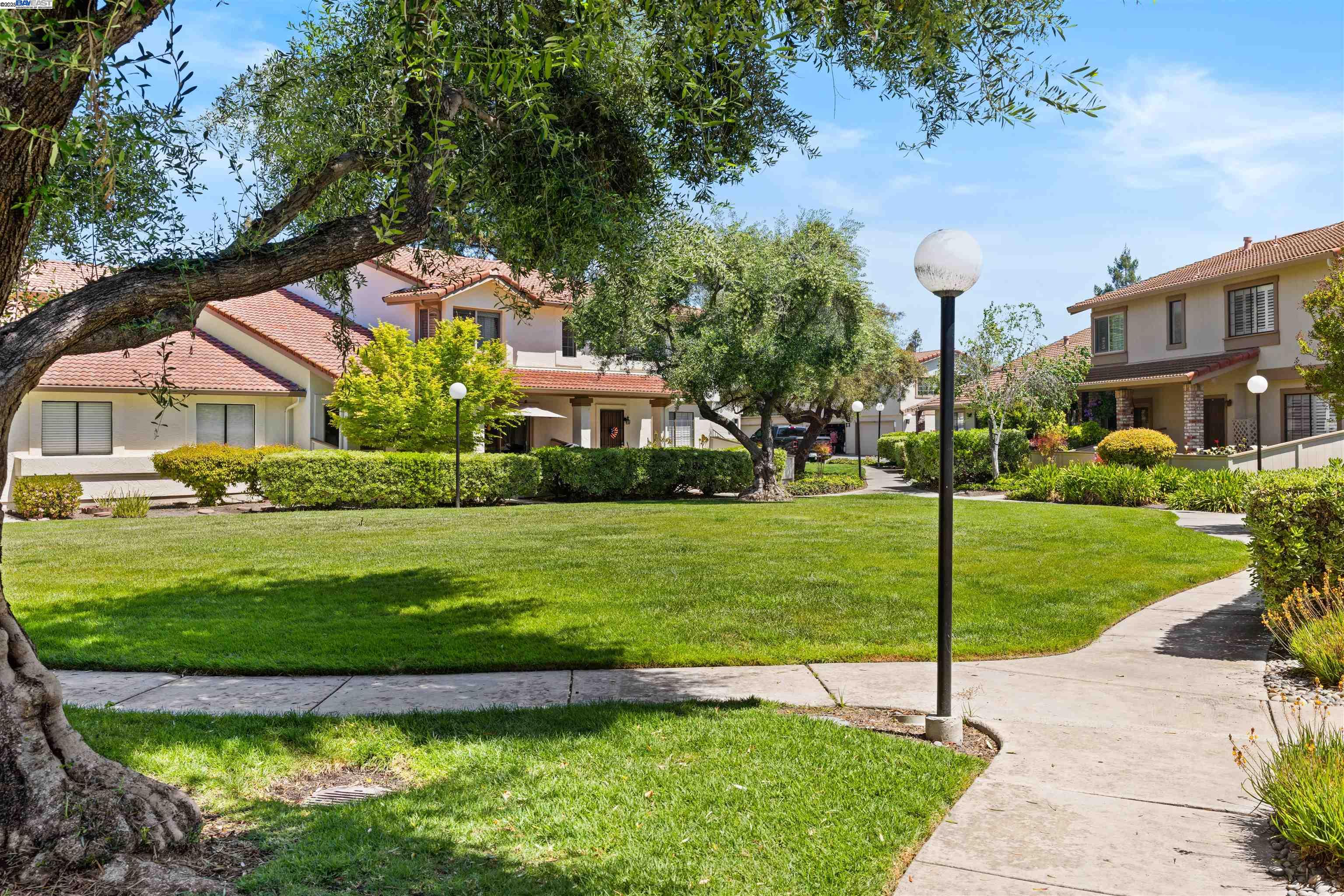 Detail Gallery Image 2 of 24 For 5446 Colony Field Dr, San Jose,  CA 95123 - 3 Beds | 2 Baths