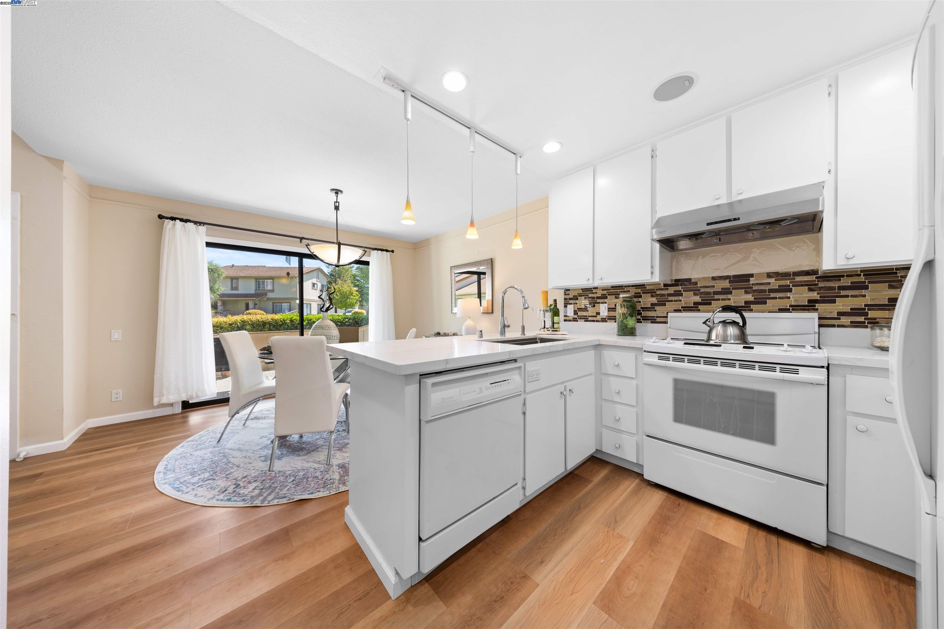 Detail Gallery Image 5 of 24 For 5446 Colony Field Dr, San Jose,  CA 95123 - 3 Beds | 2 Baths