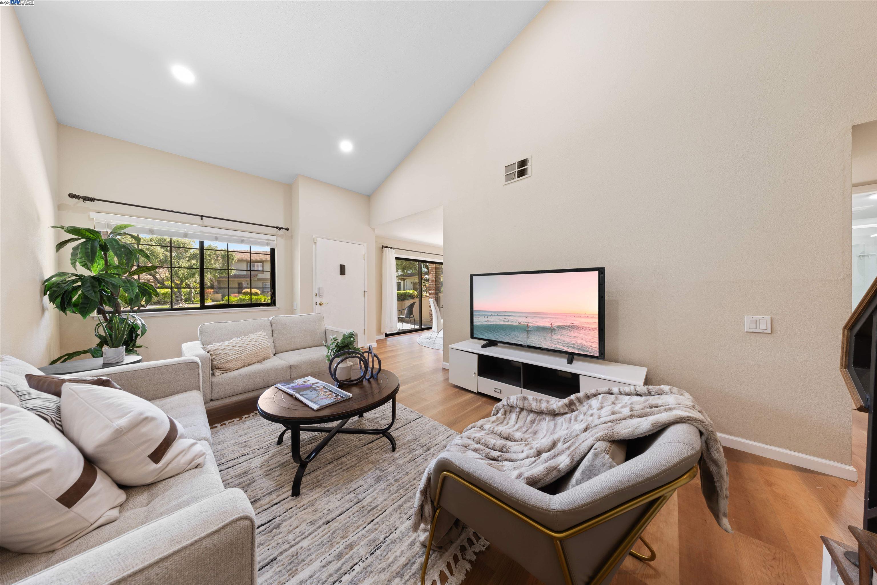 Detail Gallery Image 9 of 24 For 5446 Colony Field Dr, San Jose,  CA 95123 - 3 Beds | 2 Baths
