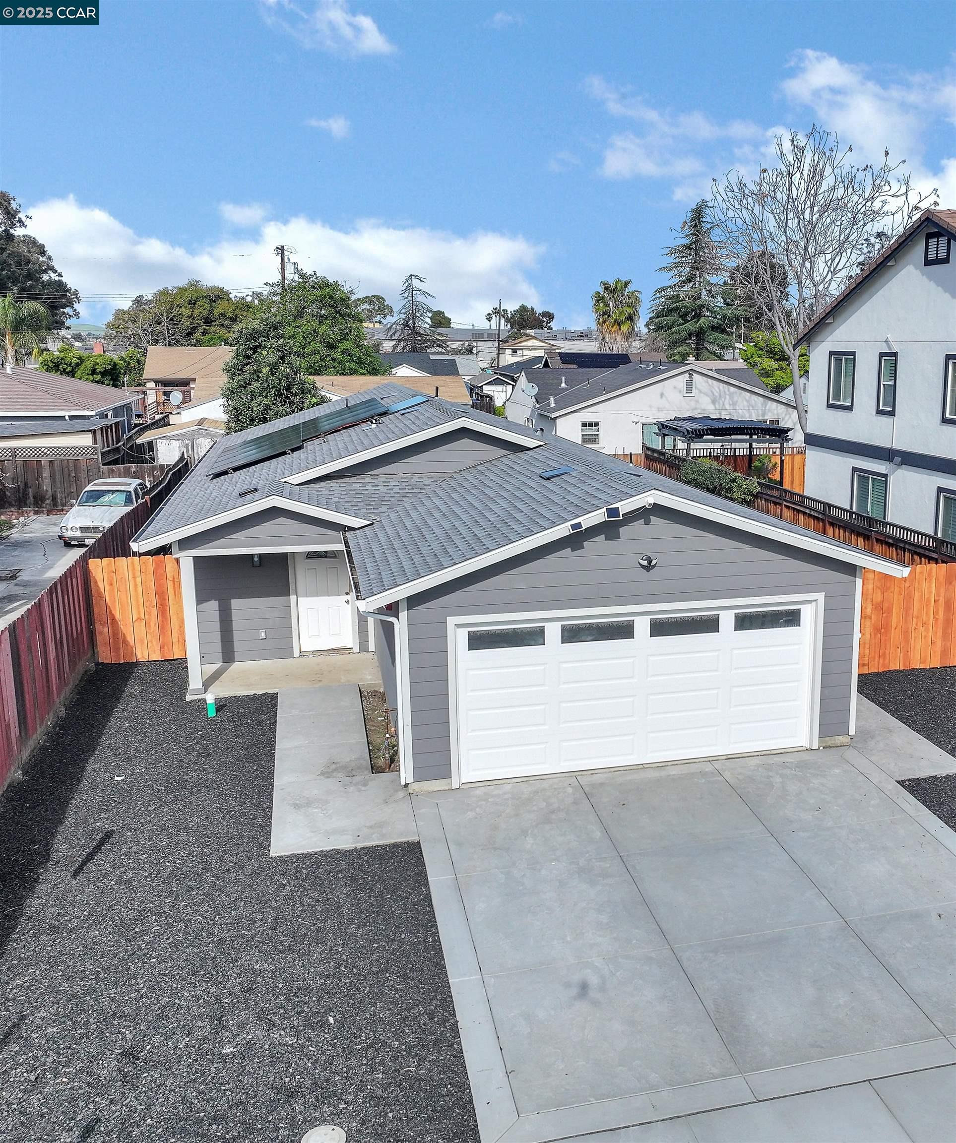 Detail Gallery Image 2 of 31 For 76 Cornwall St, Pittsburg,  CA 94565 - 4 Beds | 2 Baths