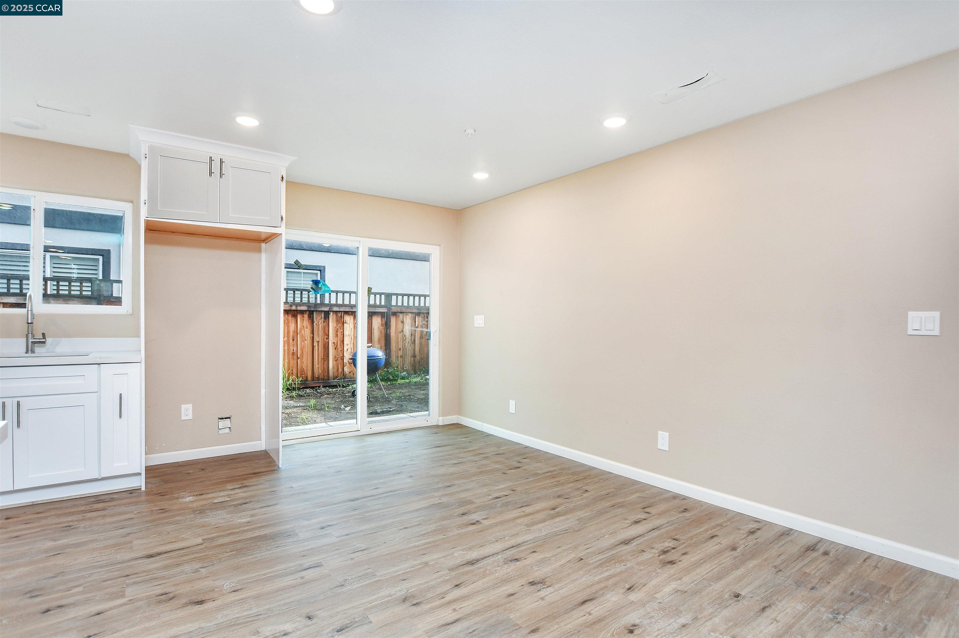 Detail Gallery Image 11 of 31 For 76 Cornwall St, Pittsburg,  CA 94565 - 4 Beds | 2 Baths