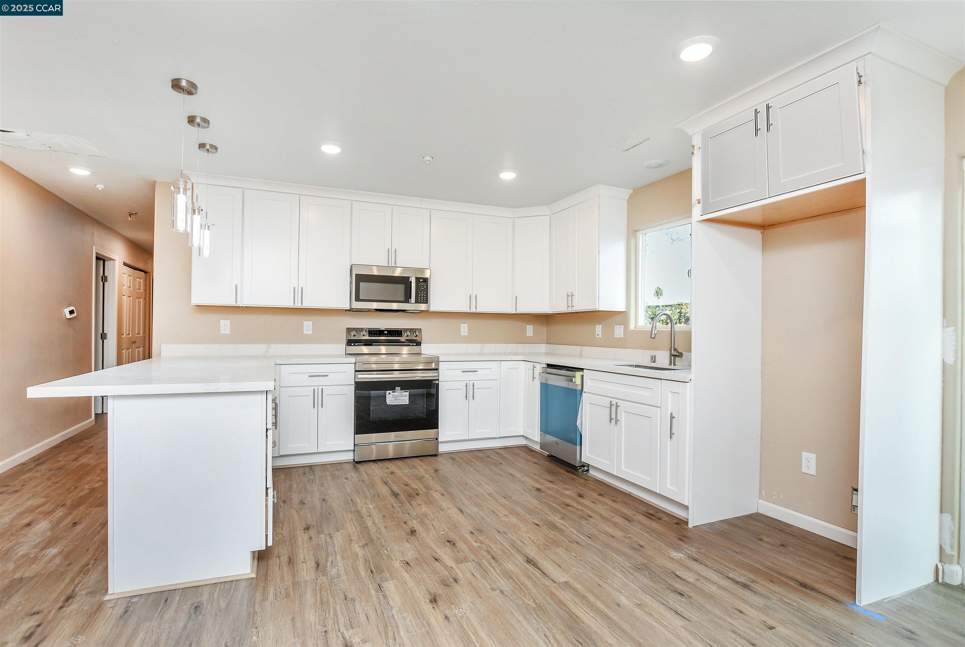 Detail Gallery Image 12 of 31 For 76 Cornwall St, Pittsburg,  CA 94565 - 4 Beds | 2 Baths