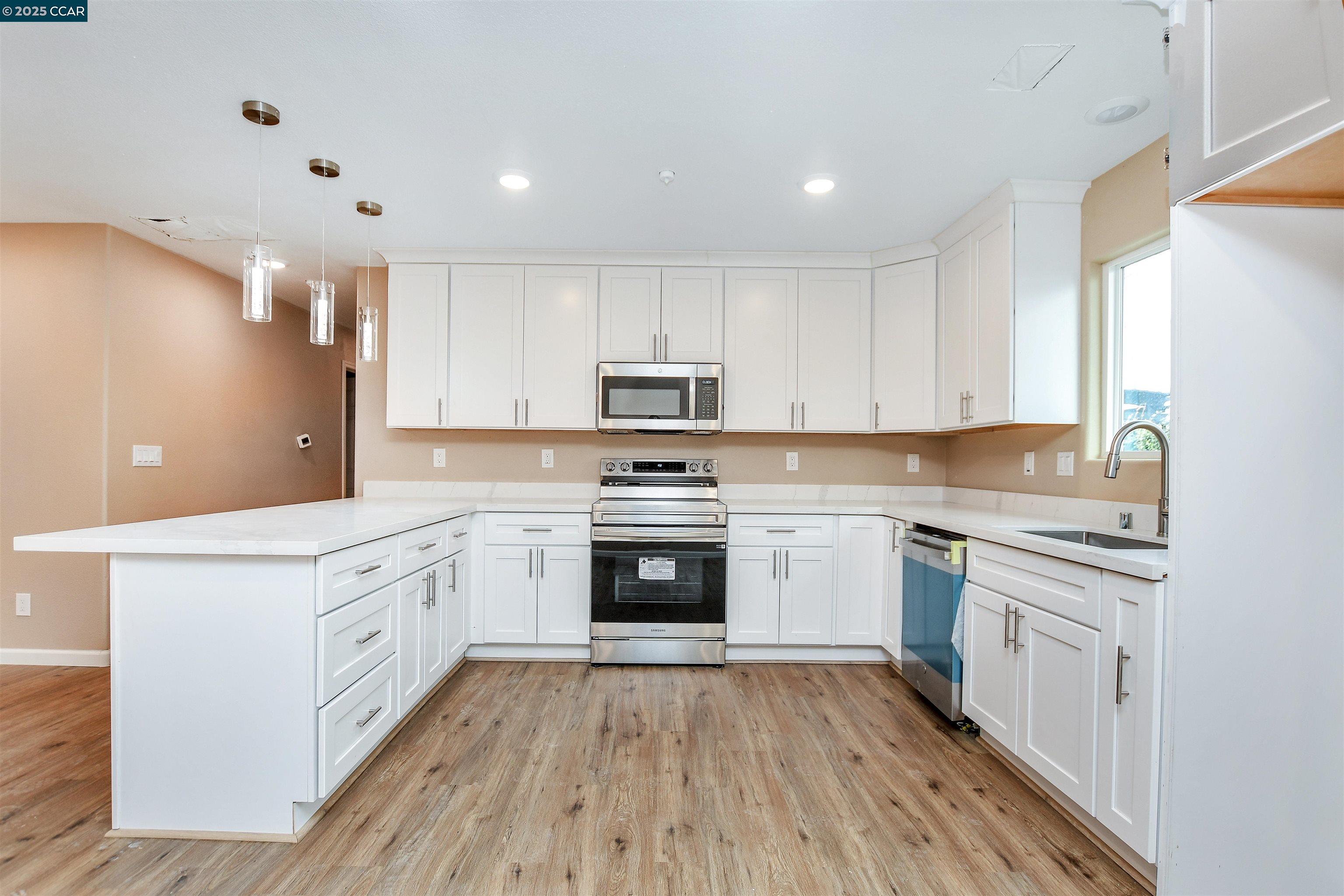 Detail Gallery Image 13 of 31 For 76 Cornwall St, Pittsburg,  CA 94565 - 4 Beds | 2 Baths