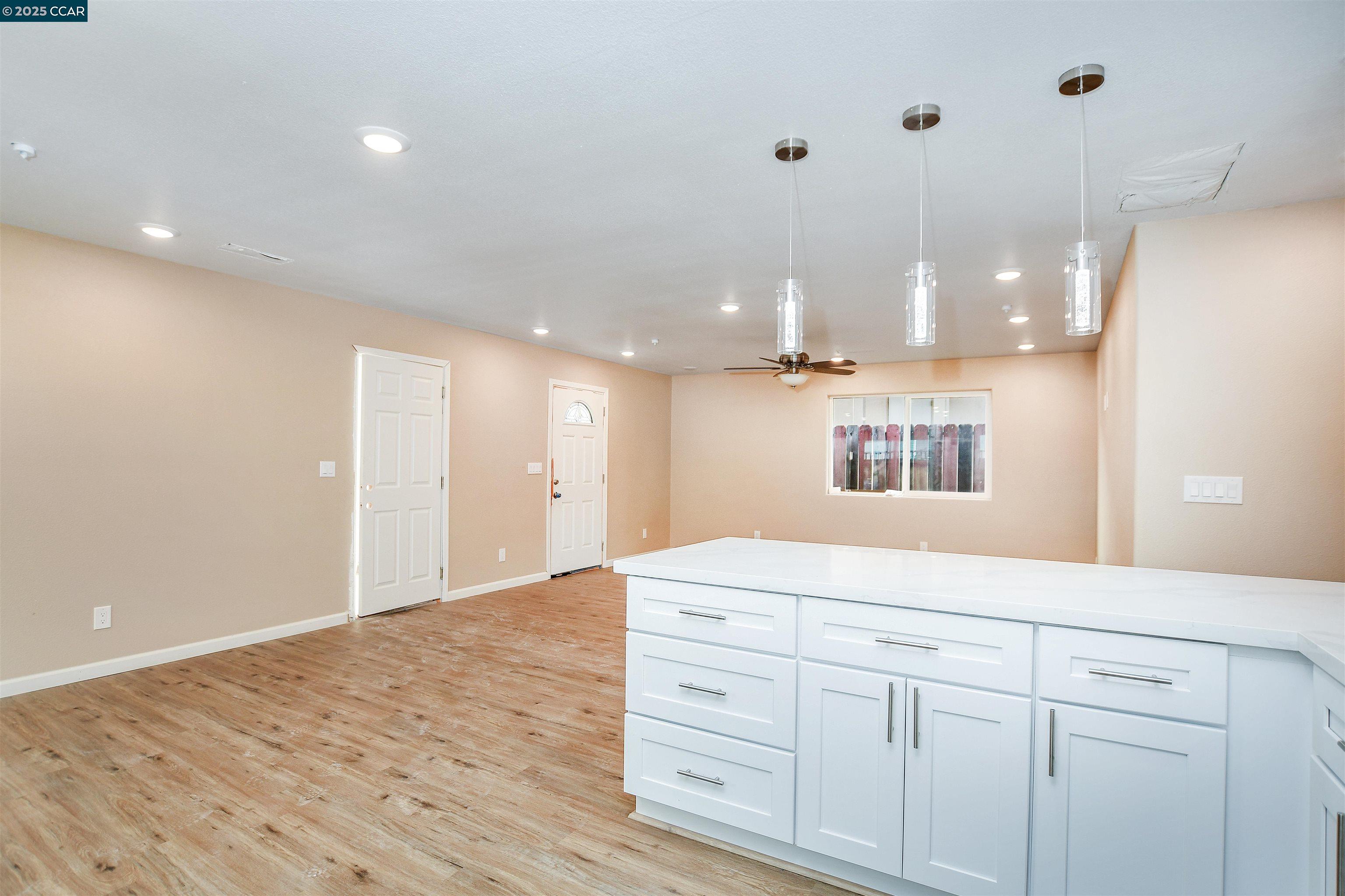 Detail Gallery Image 14 of 31 For 76 Cornwall St, Pittsburg,  CA 94565 - 4 Beds | 2 Baths