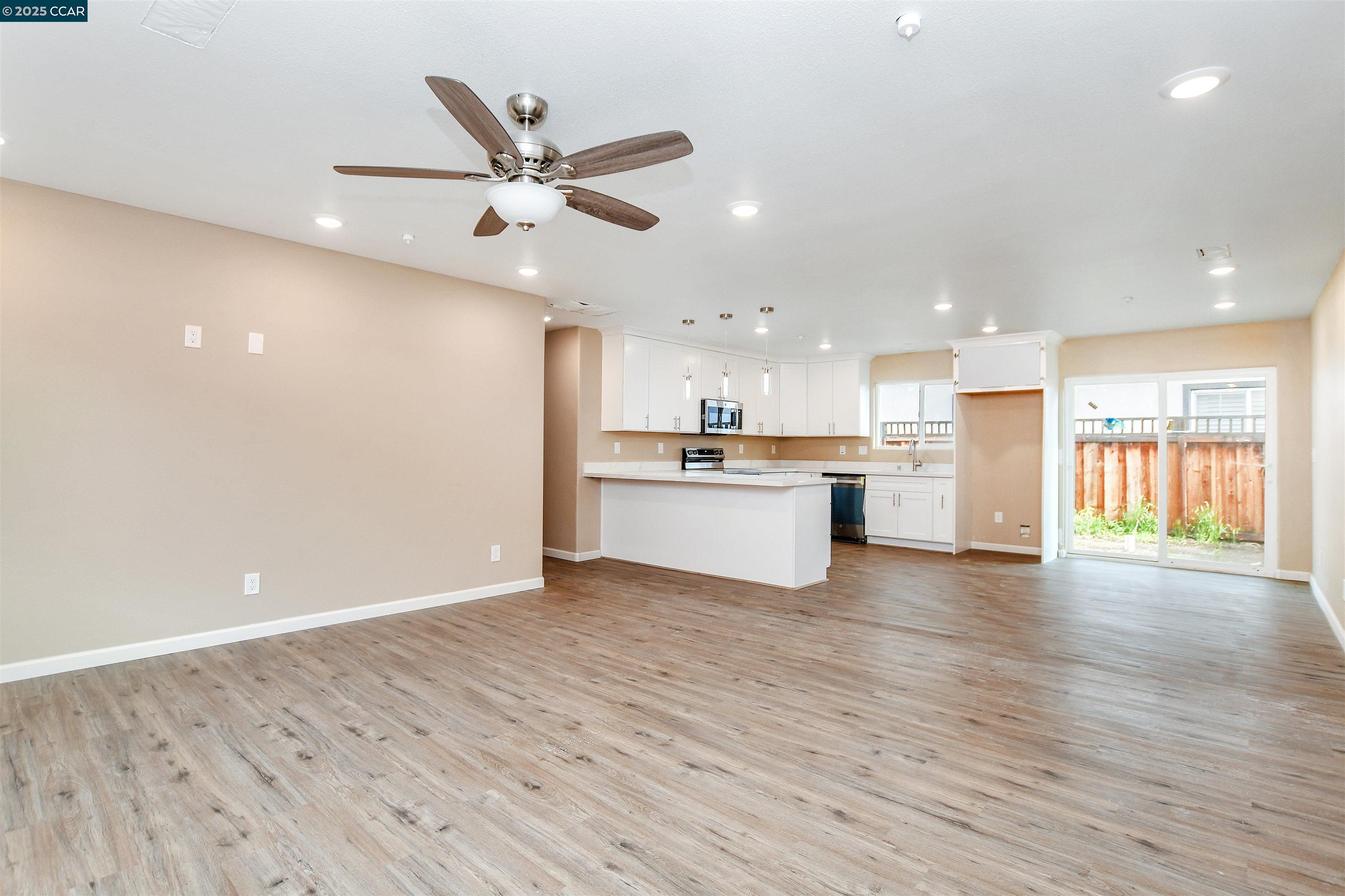 Detail Gallery Image 6 of 31 For 76 Cornwall St, Pittsburg,  CA 94565 - 4 Beds | 2 Baths