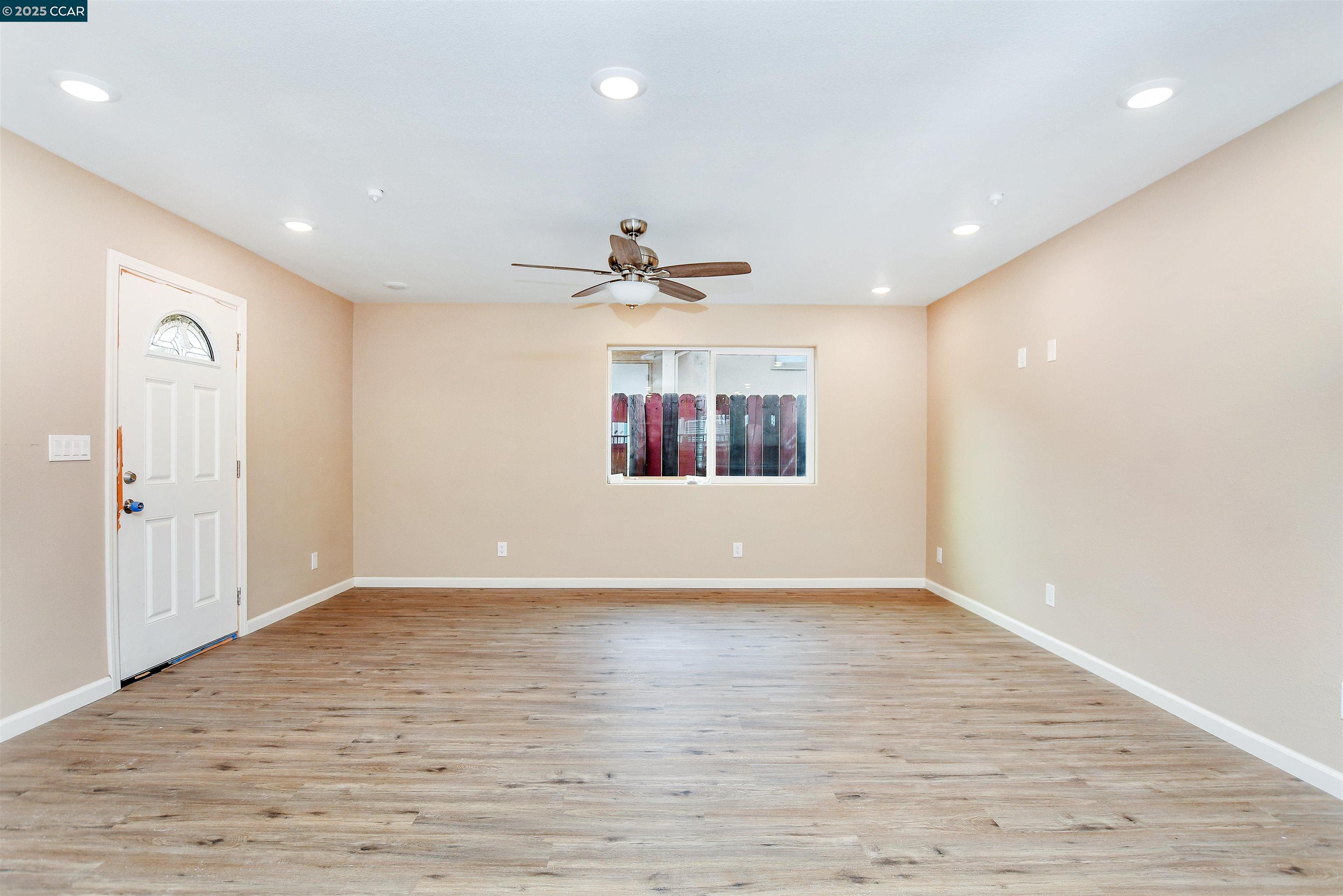 Detail Gallery Image 7 of 31 For 76 Cornwall St, Pittsburg,  CA 94565 - 4 Beds | 2 Baths