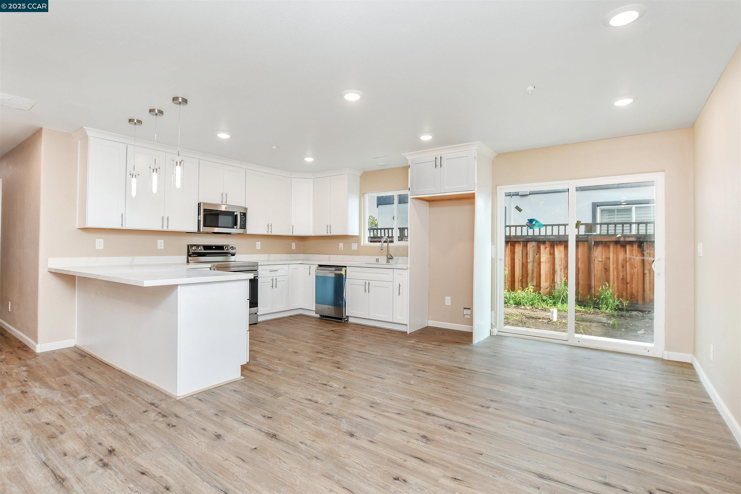 Detail Gallery Image 9 of 31 For 76 Cornwall St, Pittsburg,  CA 94565 - 4 Beds | 2 Baths