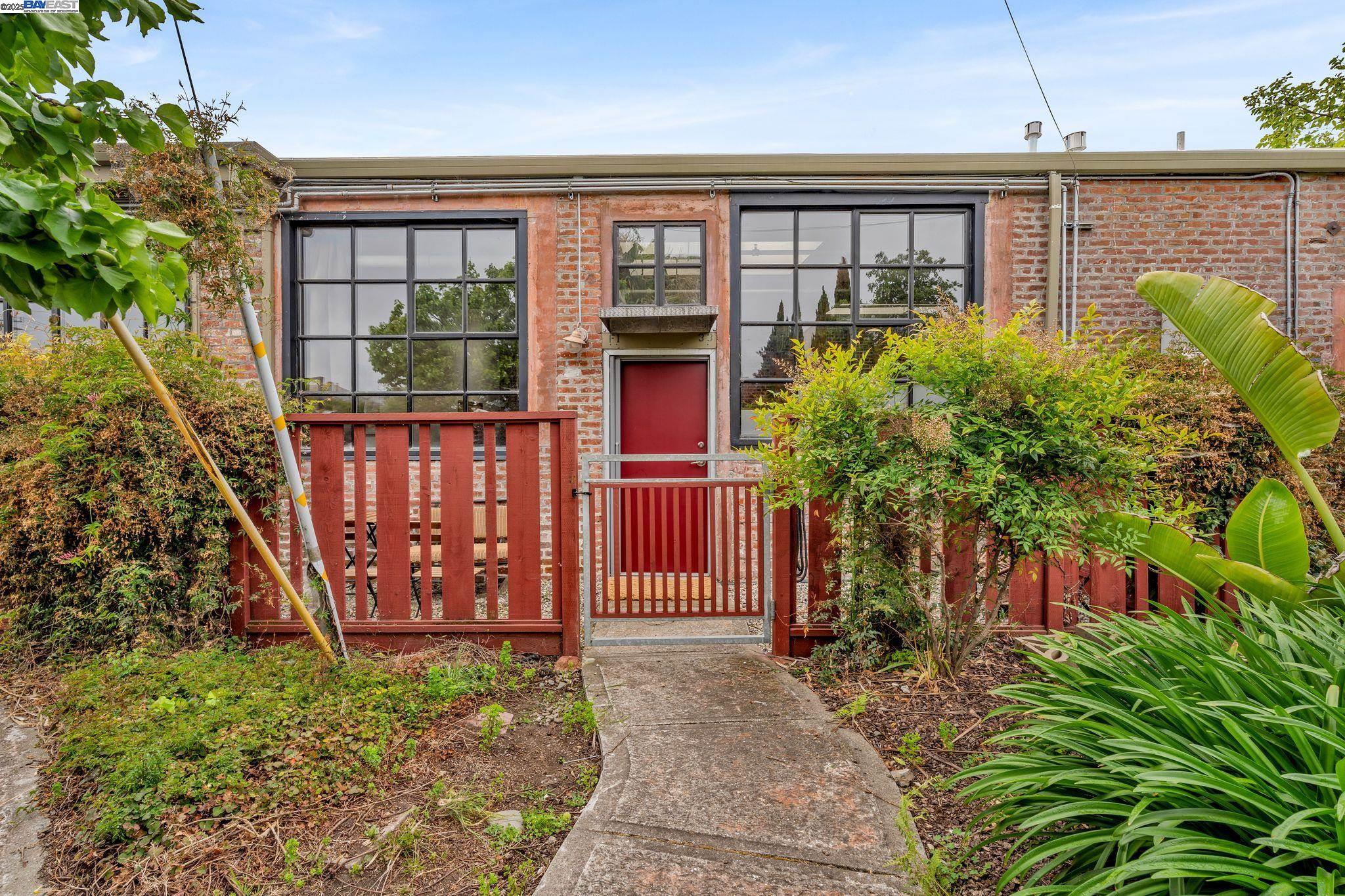 More Details about MLS # 41093572 : 1501 37TH AVE # F1