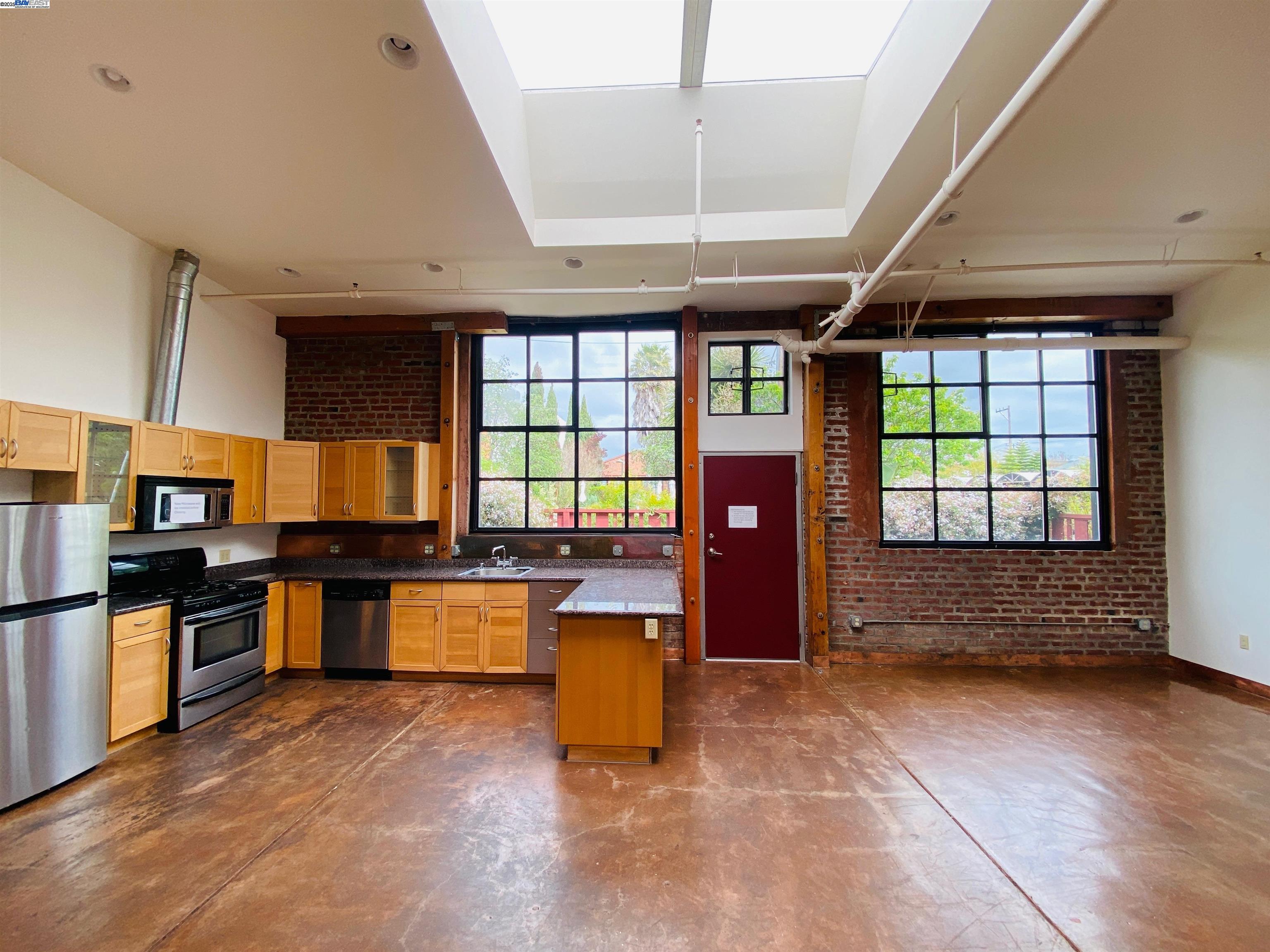 1501 37th Ave # F1, Oakland, California 94601, 2 Bedrooms Bedrooms, 5 Rooms Rooms,1 BathroomBathrooms,Residential,For Sale,1501 37th Ave # F1,41093572