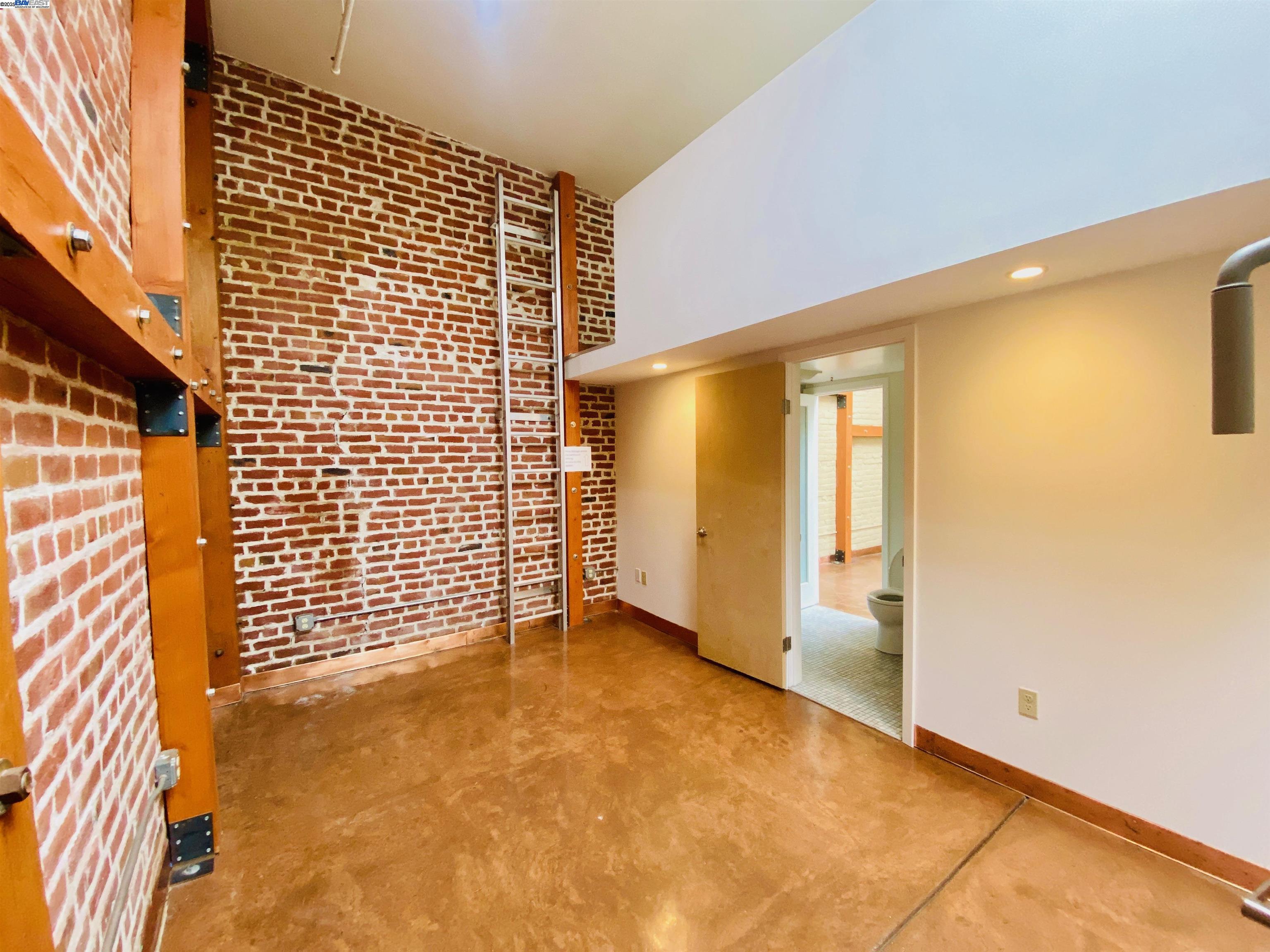 1501 37th Ave # F1, Oakland, California 94601, 2 Bedrooms Bedrooms, 5 Rooms Rooms,1 BathroomBathrooms,Residential,For Sale,1501 37th Ave # F1,41093572