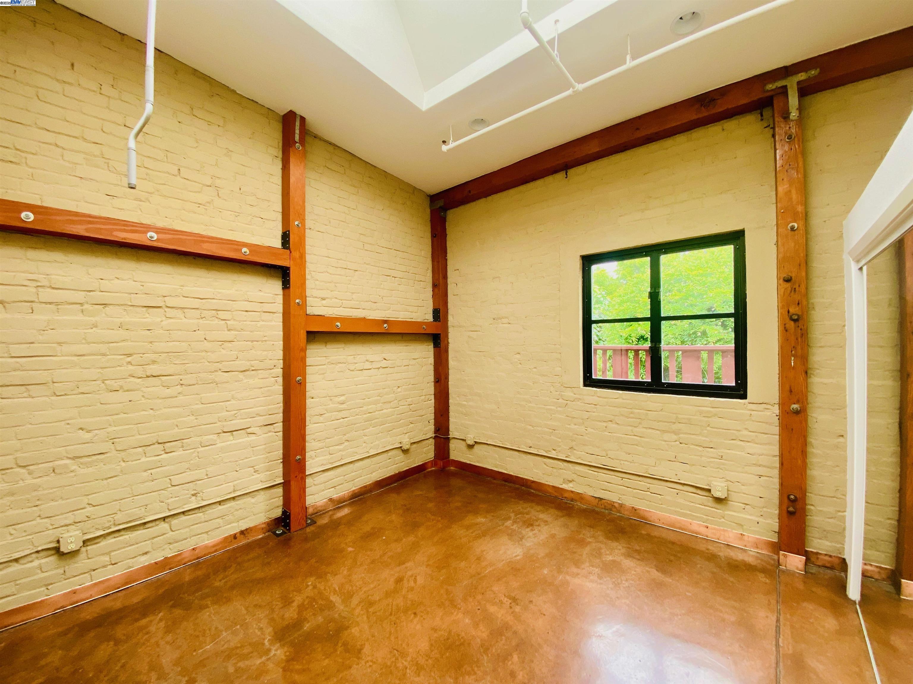 1501 37th Ave # F1, Oakland, California 94601, 2 Bedrooms Bedrooms, 5 Rooms Rooms,1 BathroomBathrooms,Residential,For Sale,1501 37th Ave # F1,41093572
