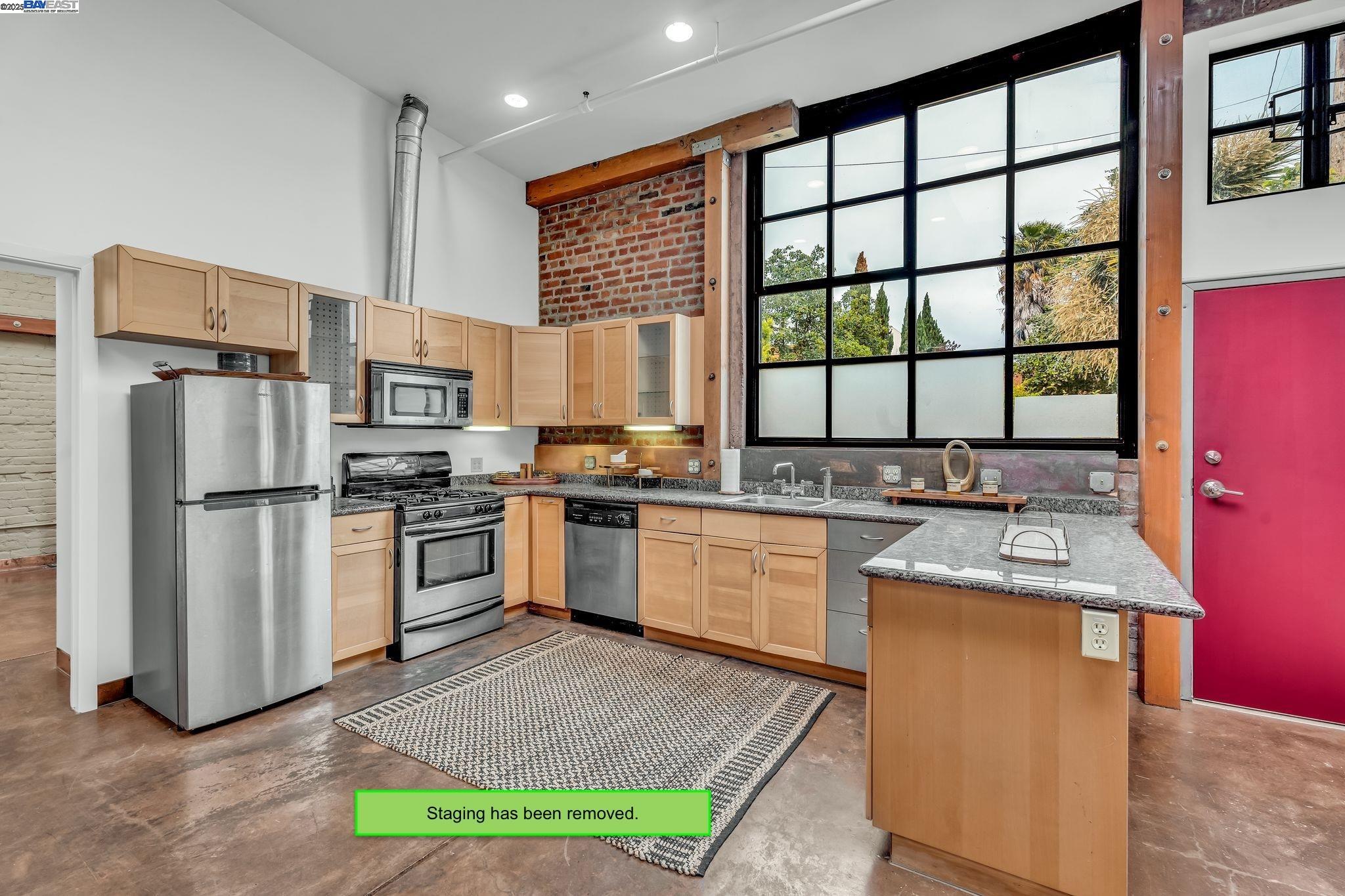 1501 37th Ave # F1, Oakland, California 94601, 2 Bedrooms Bedrooms, 5 Rooms Rooms,1 BathroomBathrooms,Residential,For Sale,1501 37th Ave # F1,41093572