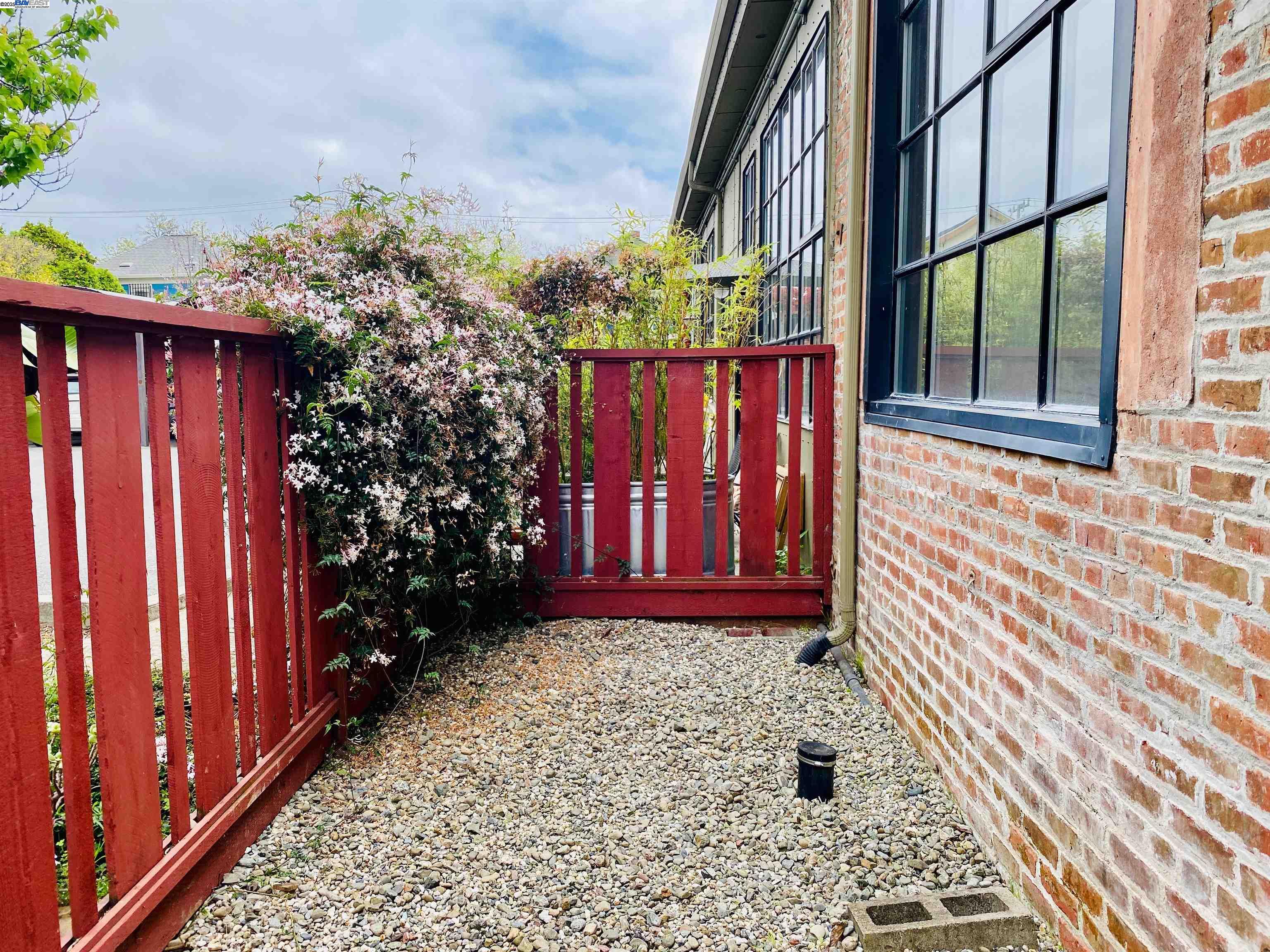 1501 37th Ave # F1, Oakland, California 94601, 2 Bedrooms Bedrooms, 5 Rooms Rooms,1 BathroomBathrooms,Residential,For Sale,1501 37th Ave # F1,41093572