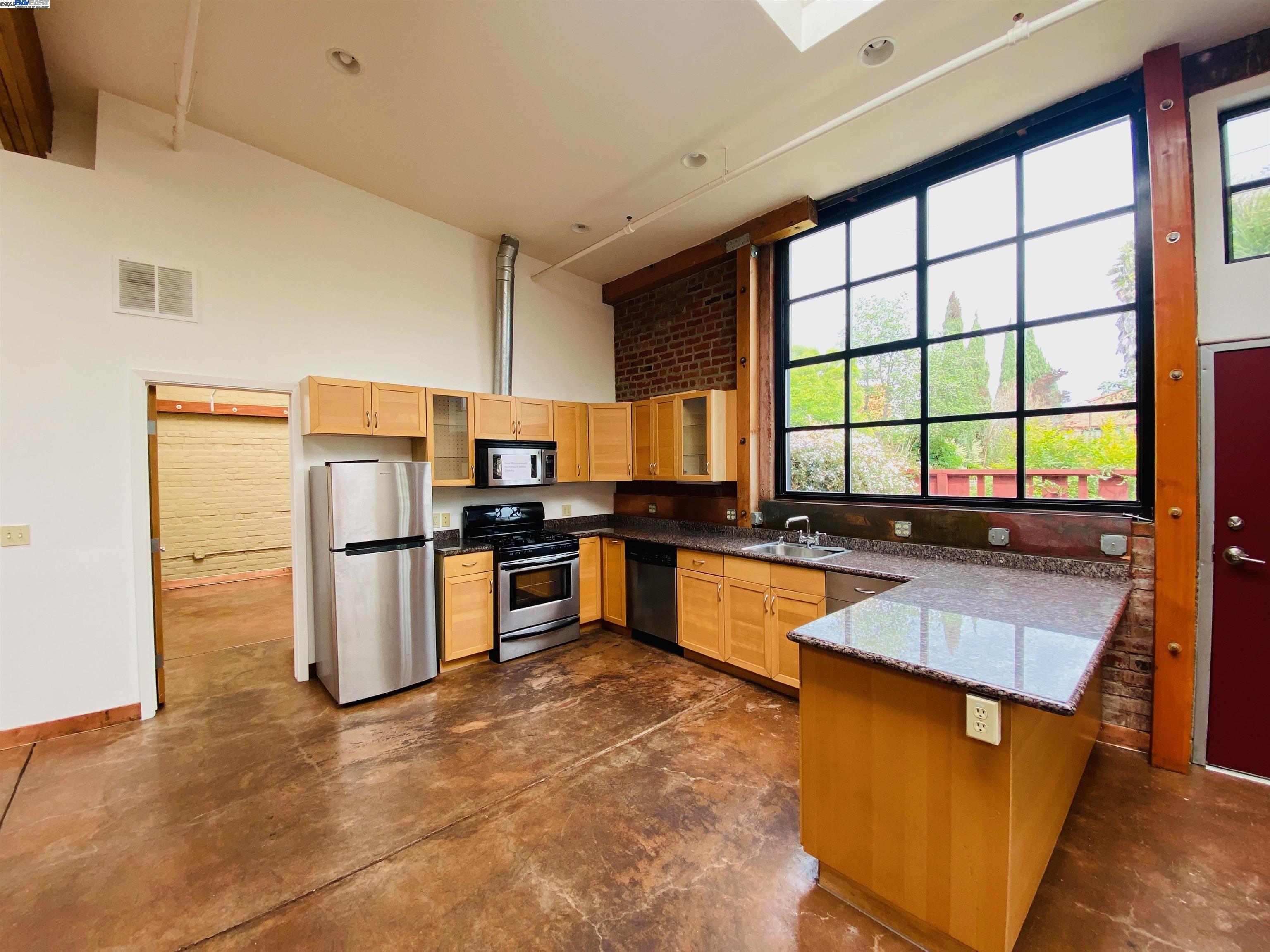 1501 37th Ave # F1, Oakland, California 94601, 2 Bedrooms Bedrooms, 5 Rooms Rooms,1 BathroomBathrooms,Residential,For Sale,1501 37th Ave # F1,41093572