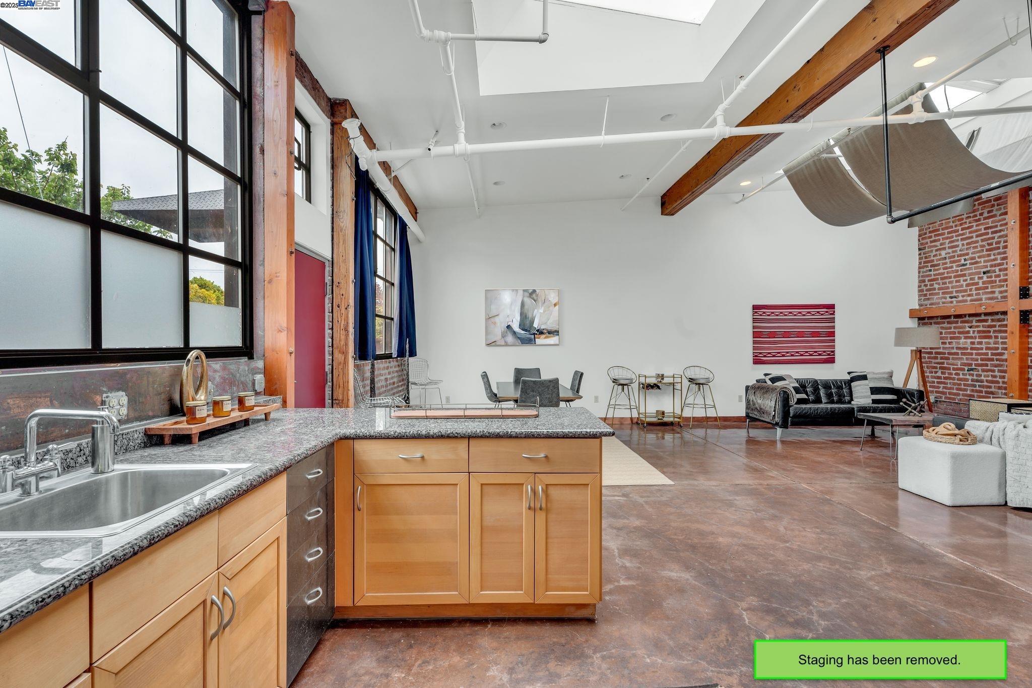 1501 37th Ave # F1, Oakland, California 94601, 2 Bedrooms Bedrooms, 5 Rooms Rooms,1 BathroomBathrooms,Residential,For Sale,1501 37th Ave # F1,41093572