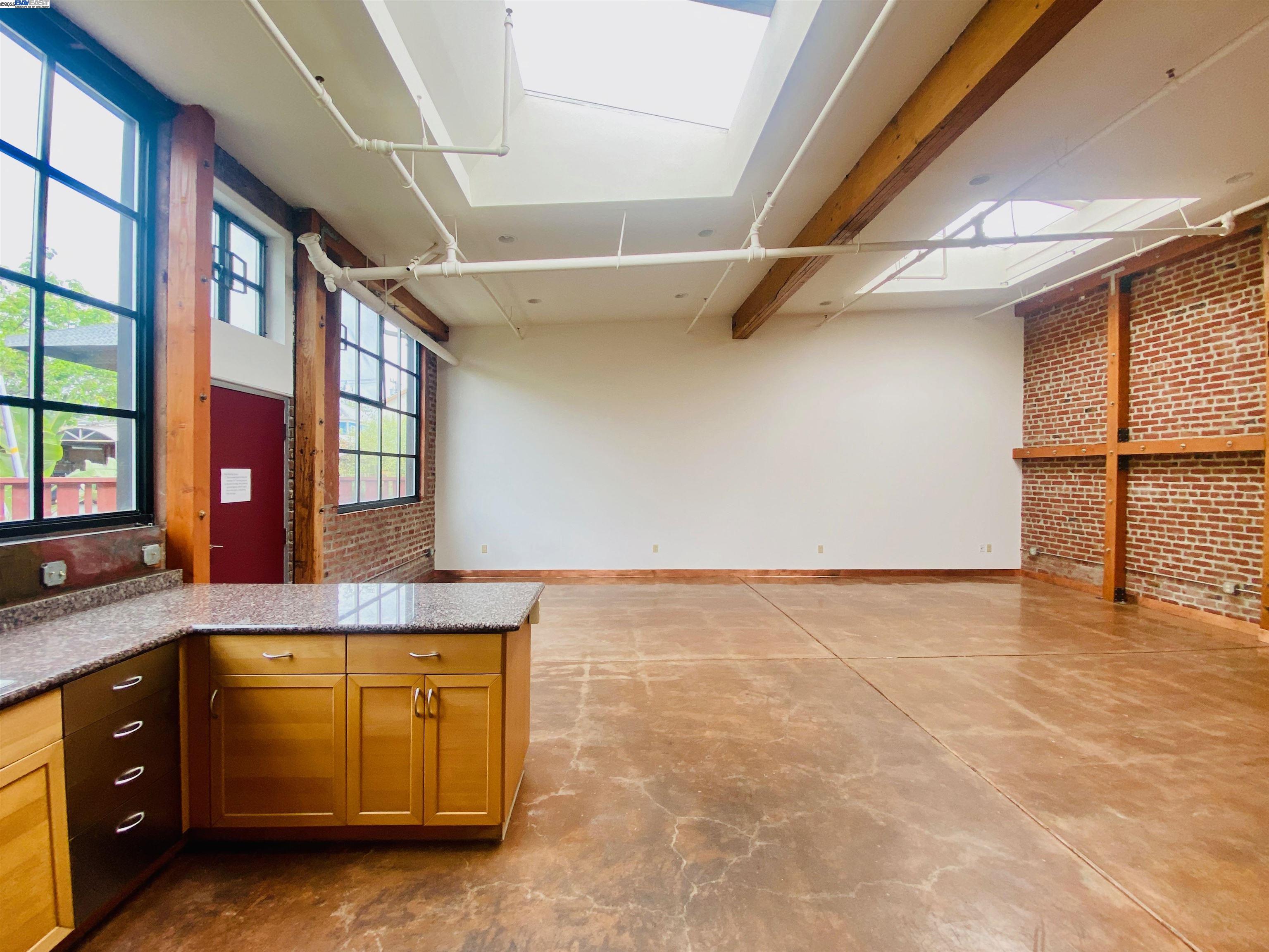 1501 37th Ave # F1, Oakland, California 94601, 2 Bedrooms Bedrooms, 5 Rooms Rooms,1 BathroomBathrooms,Residential,For Sale,1501 37th Ave # F1,41093572