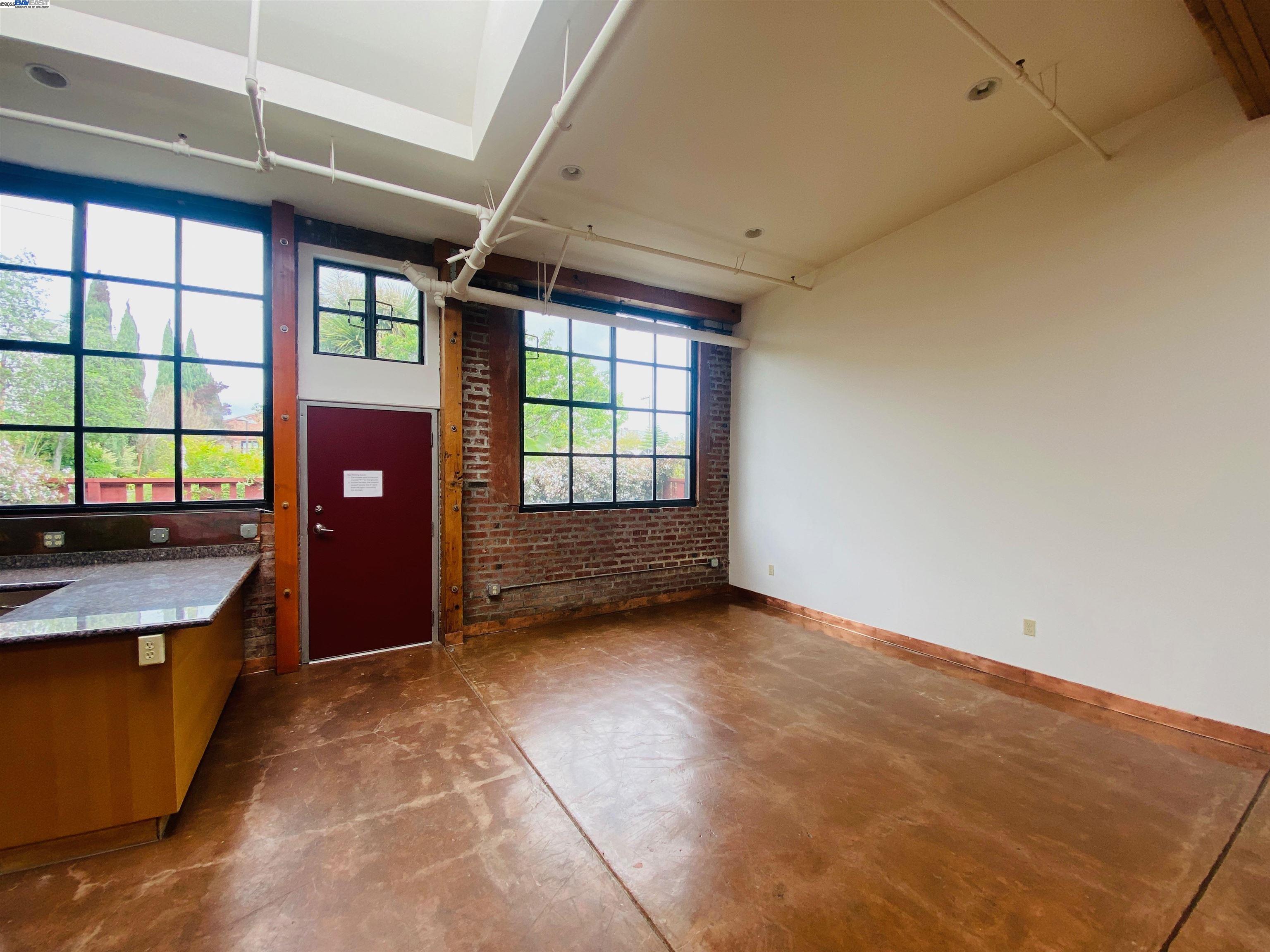 1501 37th Ave # F1, Oakland, California 94601, 2 Bedrooms Bedrooms, 5 Rooms Rooms,1 BathroomBathrooms,Residential,For Sale,1501 37th Ave # F1,41093572