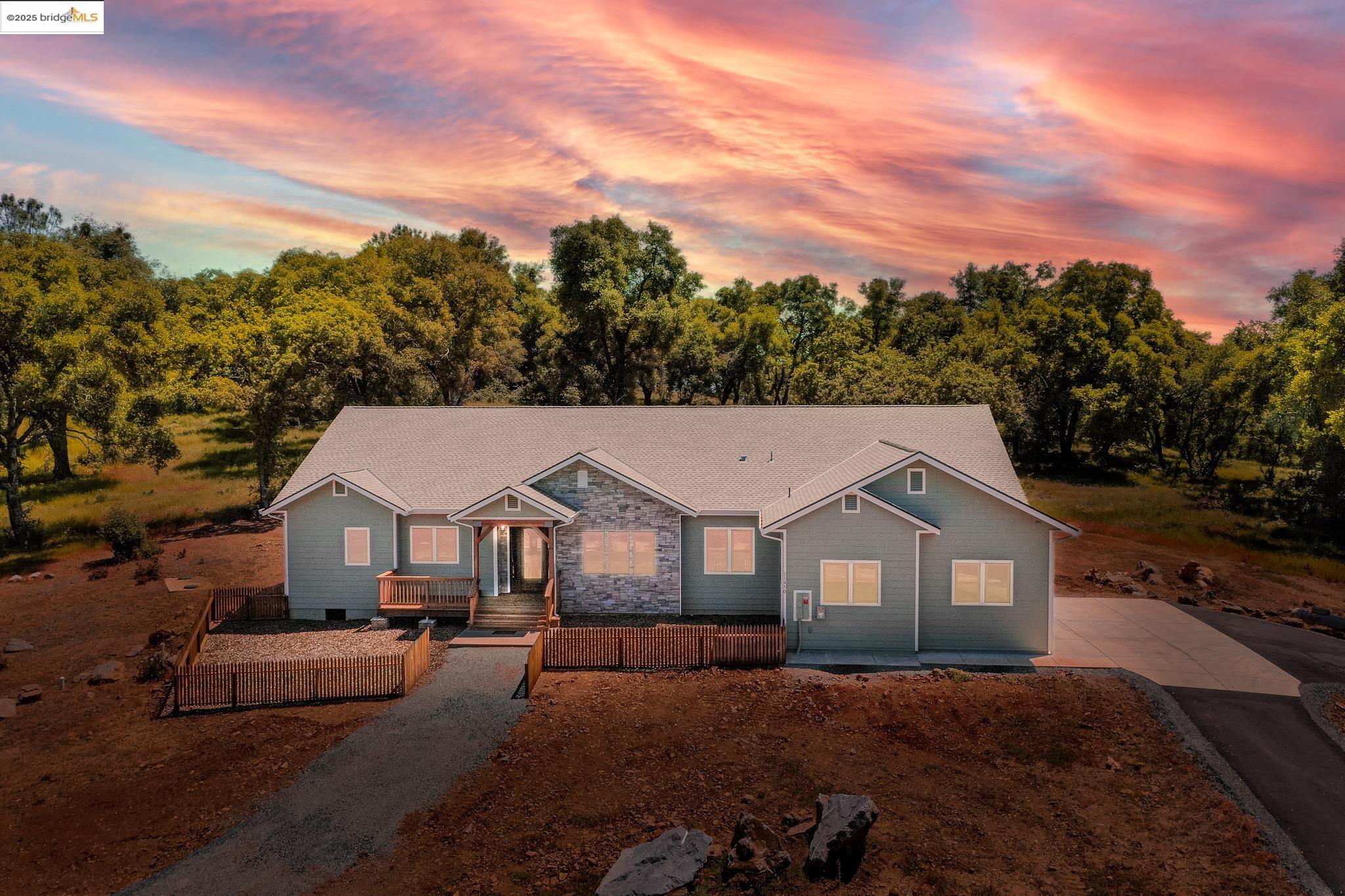 Detail Gallery Image 1 of 60 For 11650 Hemphill Lane, Sonora,  CA 95370 - 3 Beds | 2/1 Baths