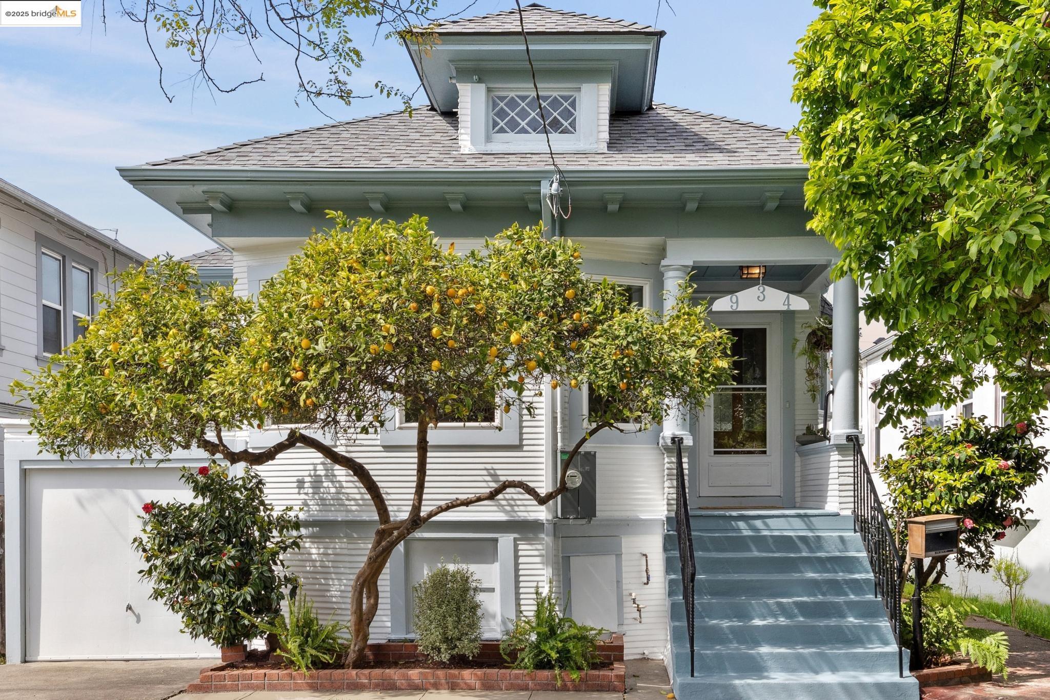 Detail Gallery Image 1 of 1 For 934 56th St, Oakland,  CA 94608 - 3 Beds | 1 Baths
