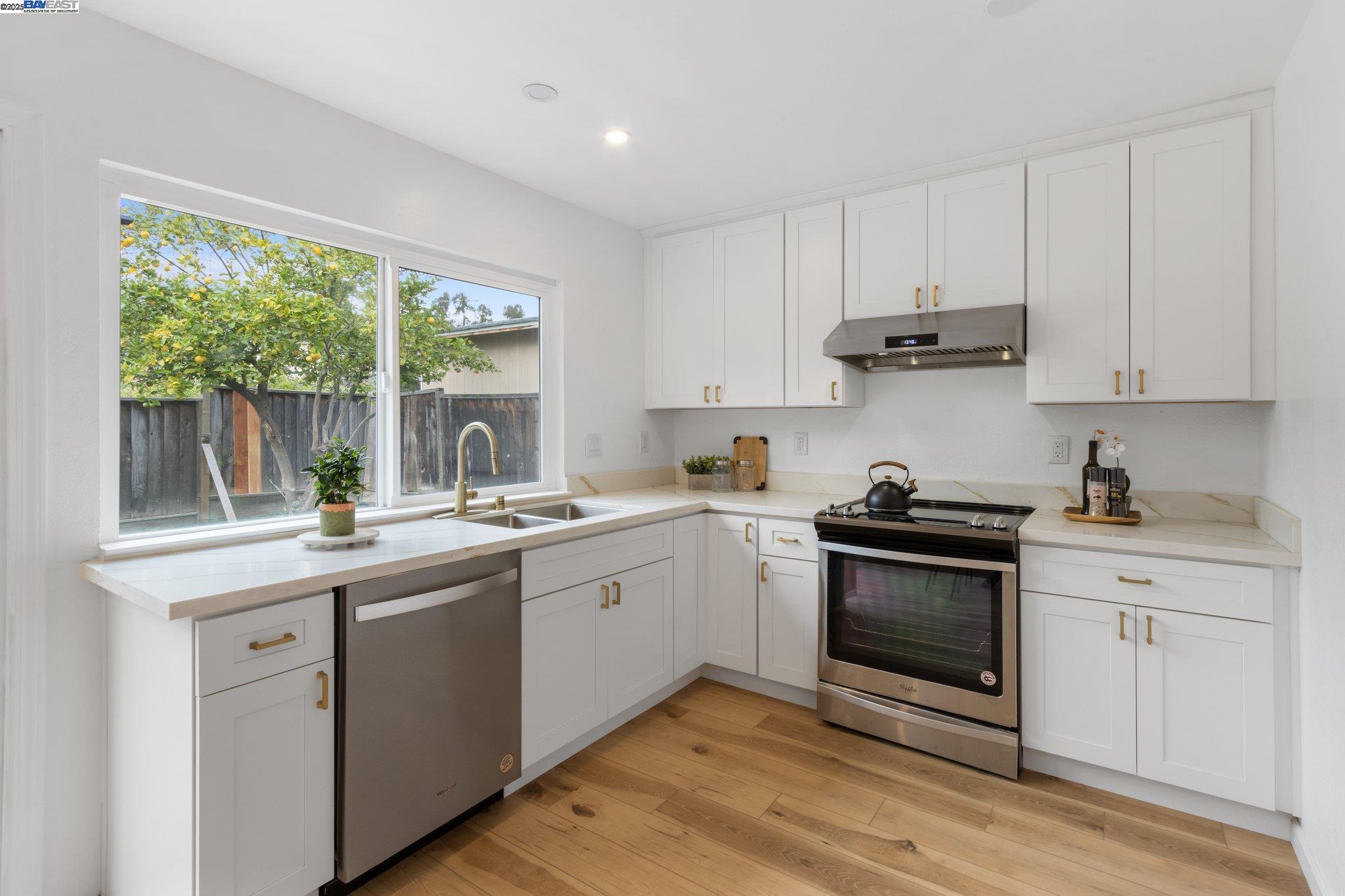 Detail Gallery Image 7 of 40 For 3161 Napa Dr, San Jose,  CA 95148 - 4 Beds | 2 Baths