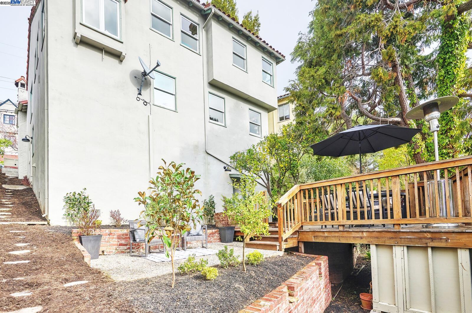 Detail Gallery Image 24 of 26 For 100 Sonia St., Oakland,  CA 94618 - 5 Beds | 3 Baths
