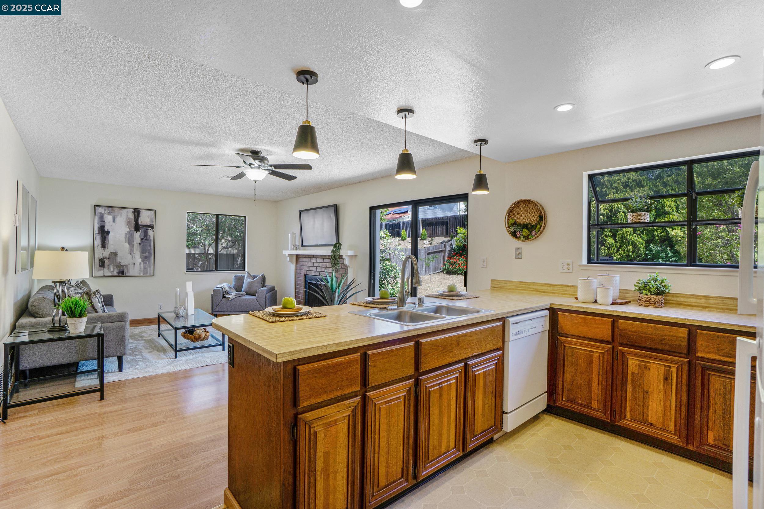 Detail Gallery Image 17 of 53 For 2163 Redwood Rd, Hercules,  CA 94547 - 4 Beds | 2/1 Baths