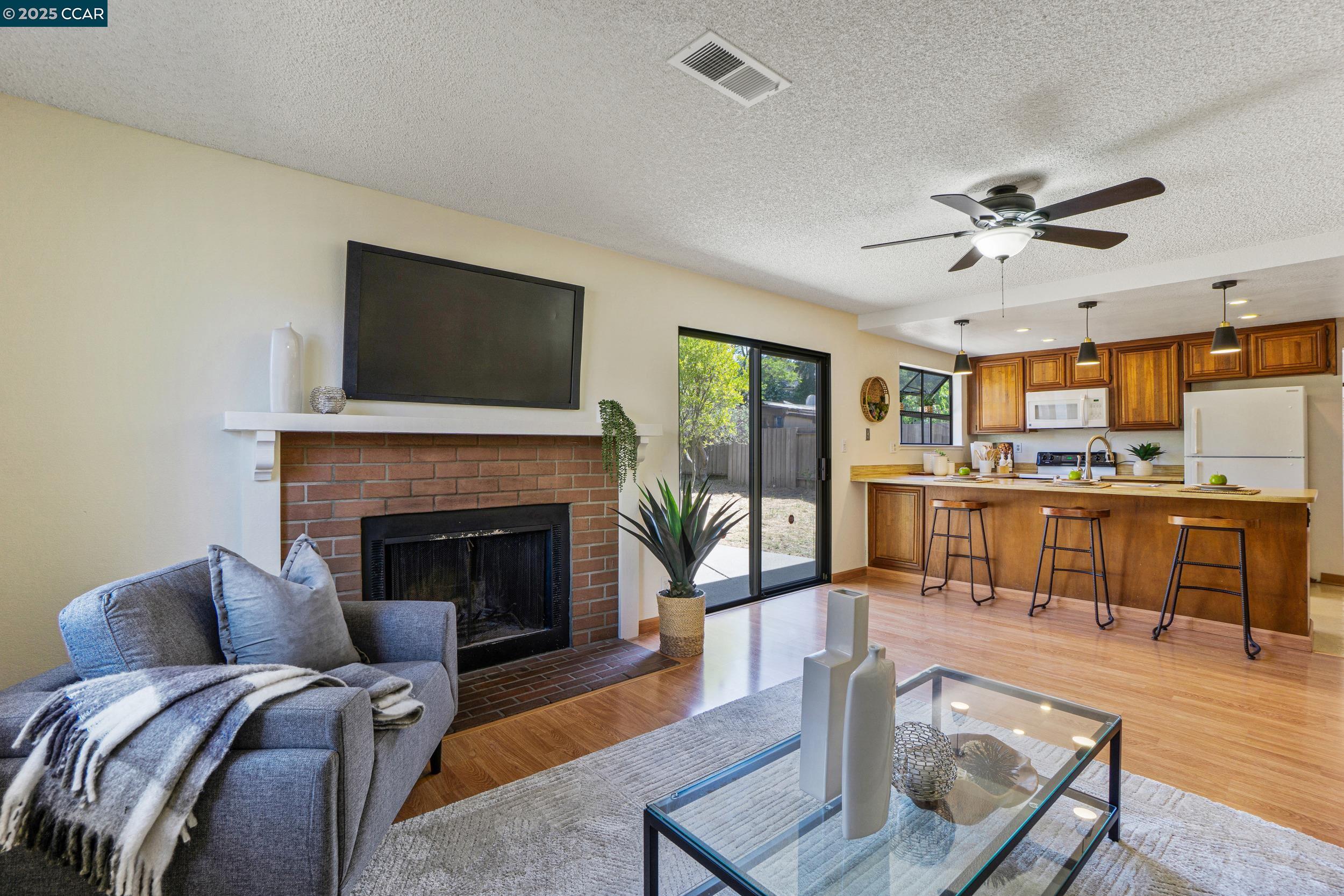 Detail Gallery Image 18 of 53 For 2163 Redwood Rd, Hercules,  CA 94547 - 4 Beds | 2/1 Baths