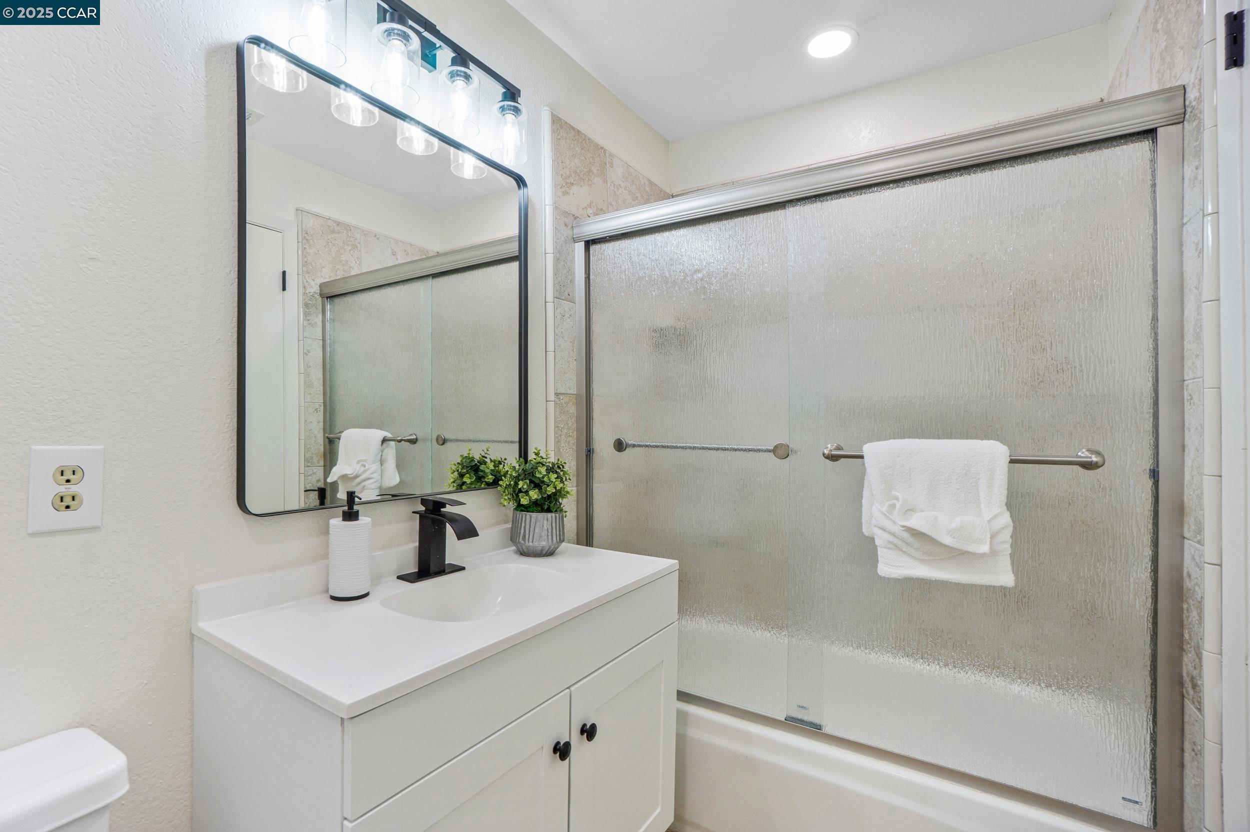 Detail Gallery Image 31 of 53 For 2163 Redwood Rd, Hercules,  CA 94547 - 4 Beds | 2/1 Baths