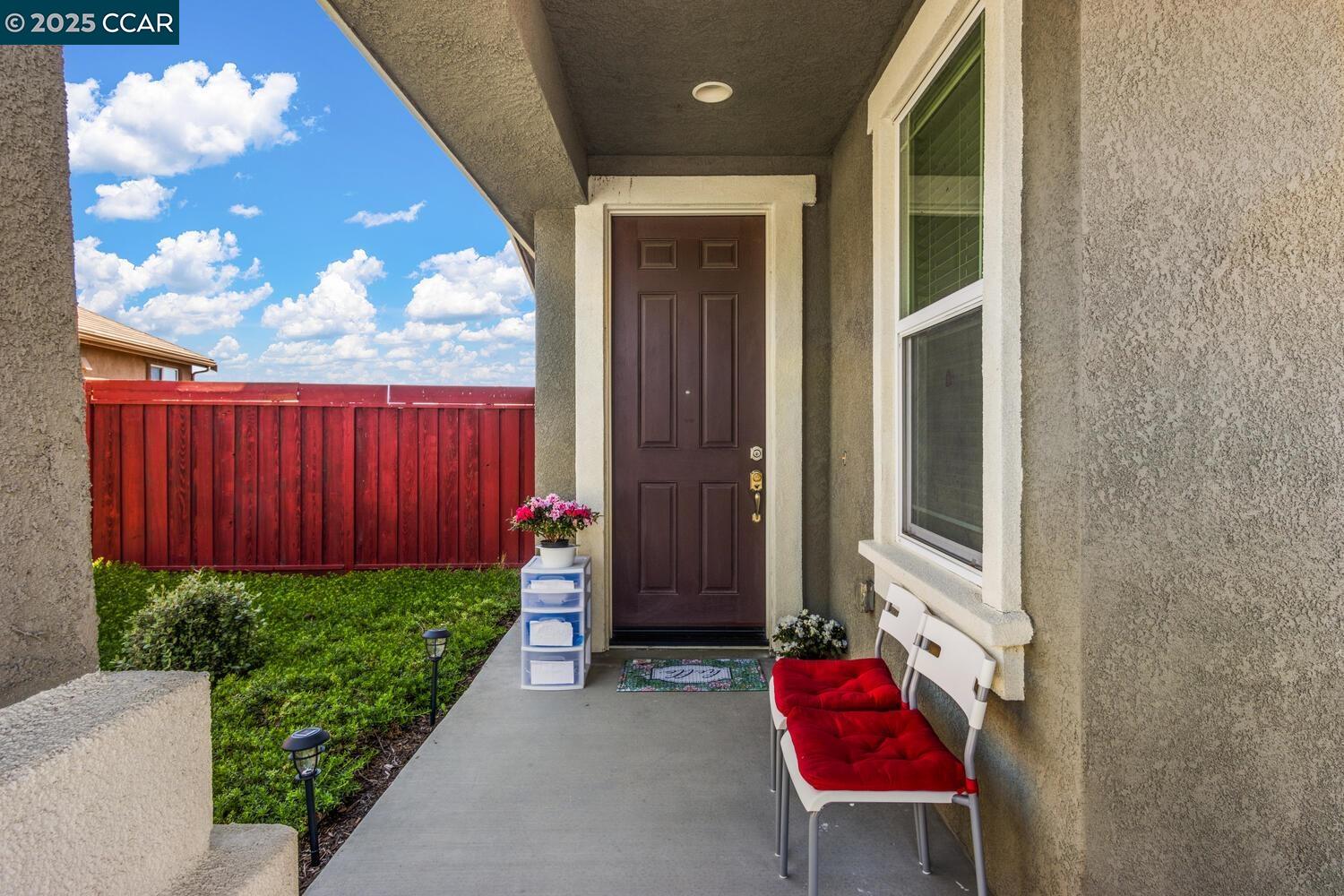 Detail Gallery Image 4 of 43 For 2991 Serra Ct, Antioch,  CA 94509 - 5 Beds | 3/1 Baths