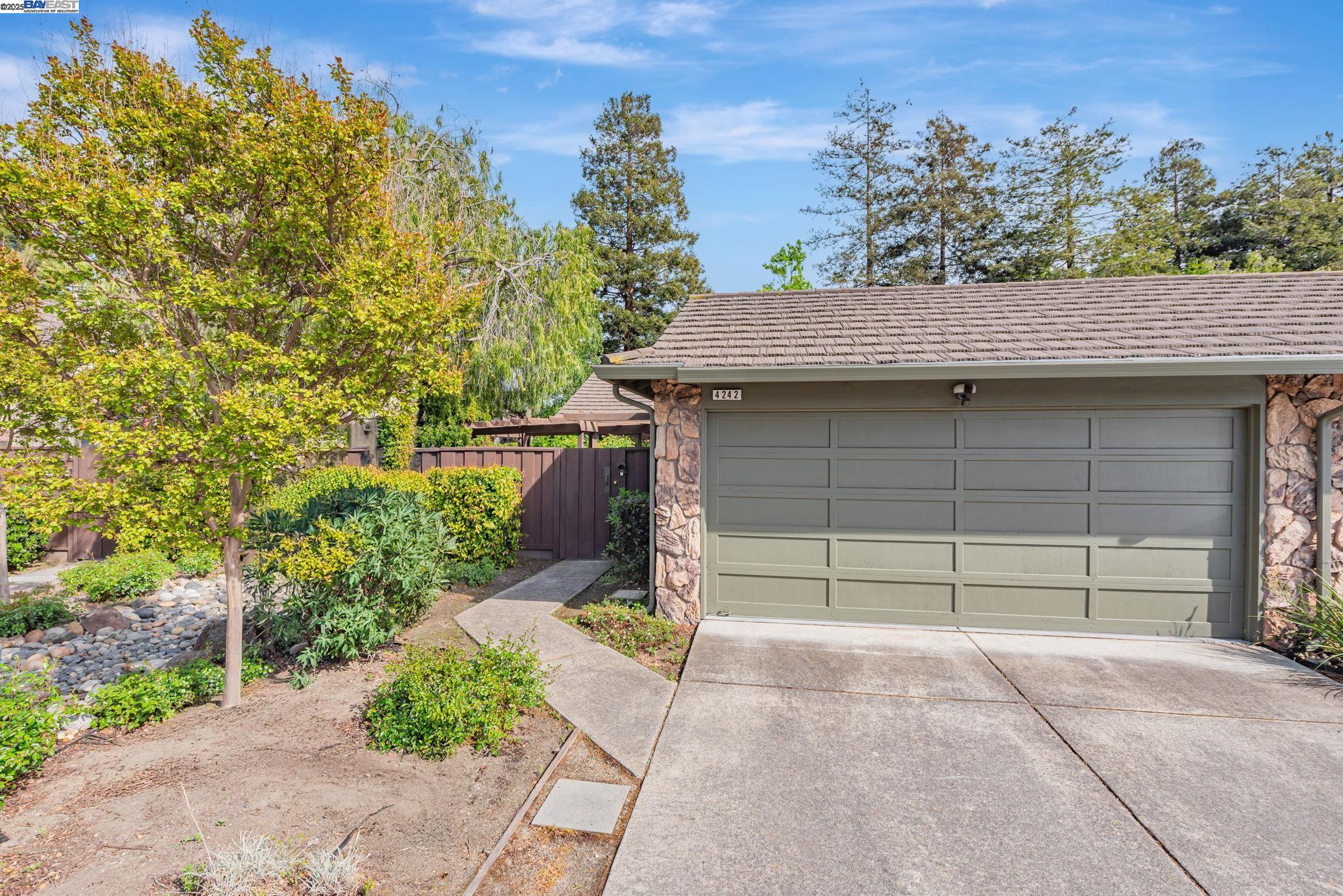 More Details about MLS # 41093611 : 4242 TANAGER TER