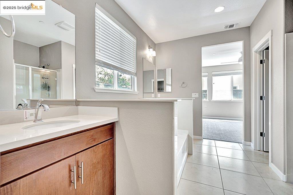 Detail Gallery Image 14 of 43 For 18568 Admiral Way, Lathrop,  CA 95330 - 4 Beds | 4 Baths