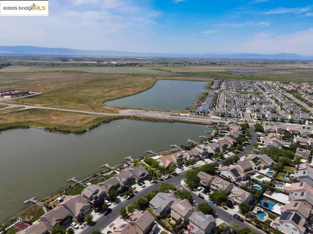 Detail Gallery Image 39 of 43 For 18568 Admiral Way, Lathrop,  CA 95330 - 4 Beds | 4 Baths