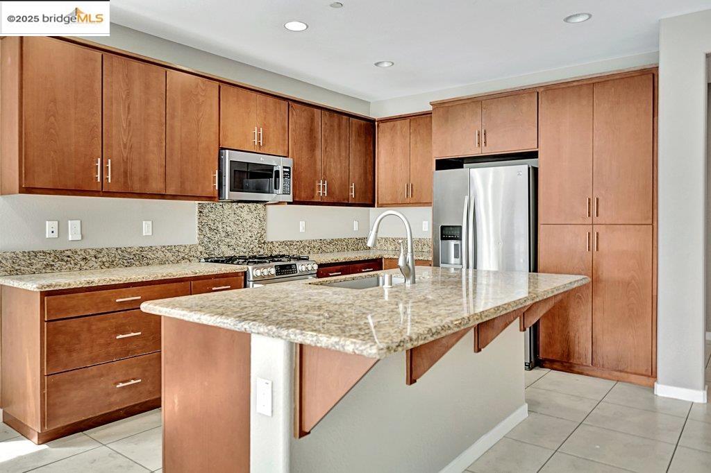 Detail Gallery Image 5 of 43 For 18568 Admiral Way, Lathrop,  CA 95330 - 4 Beds | 4 Baths