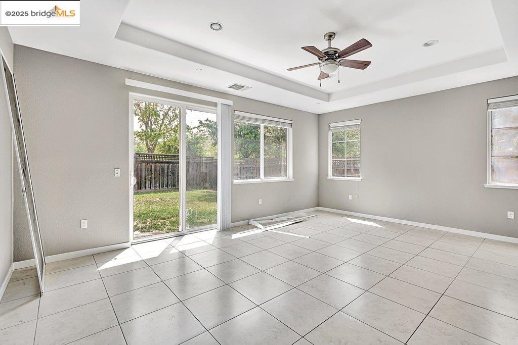 Detail Gallery Image 9 of 43 For 18568 Admiral Way, Lathrop,  CA 95330 - 4 Beds | 4 Baths
