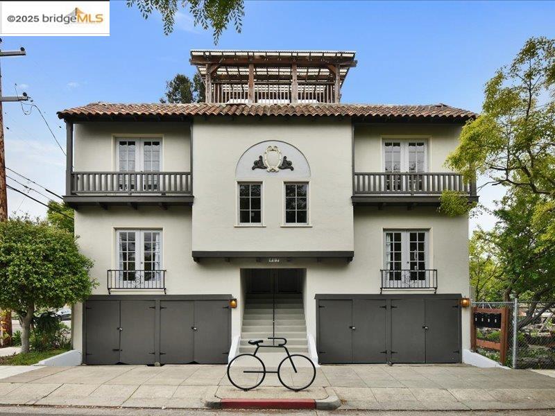 Detail Gallery Image 1 of 50 For 463 61st St, Oakland,  CA 94609 - – Beds | – Baths