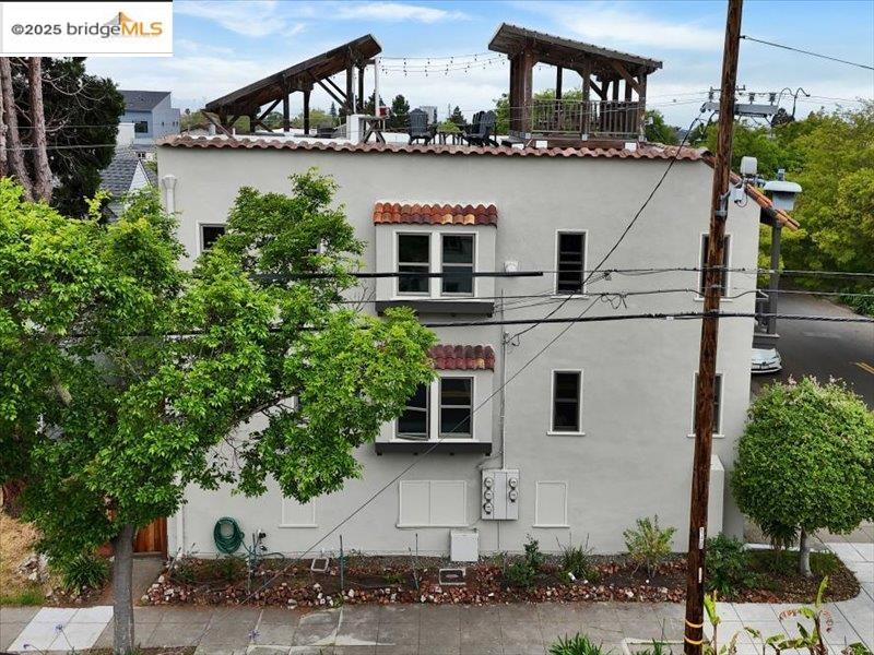 Detail Gallery Image 11 of 50 For 463 61st St, Oakland,  CA 94609 - – Beds | – Baths