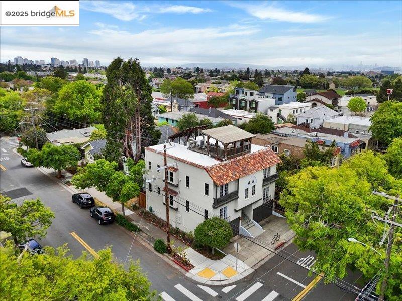 Detail Gallery Image 13 of 50 For 463 61st St, Oakland,  CA 94609 - – Beds | – Baths