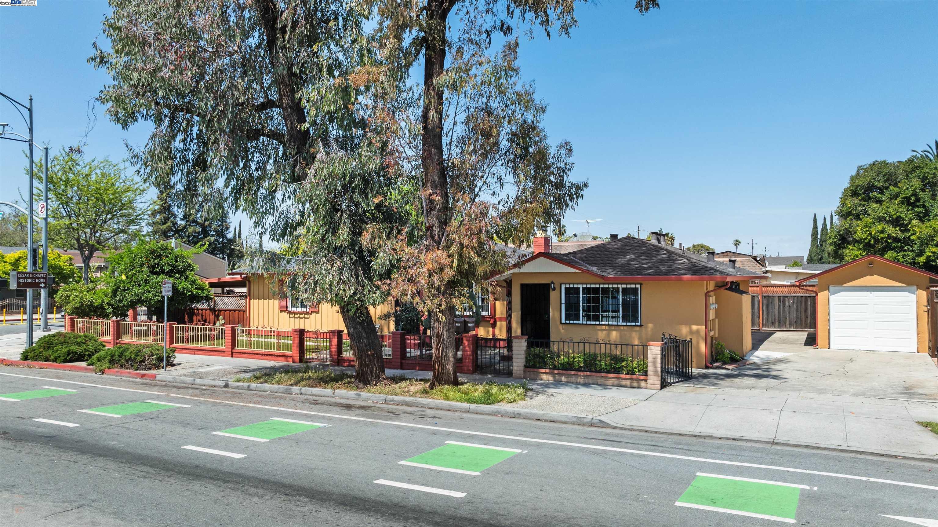 Detail Gallery Image 2 of 60 For 2141 E San Antonio St, San Jose,  CA 95116 - 3 Beds | 2 Baths