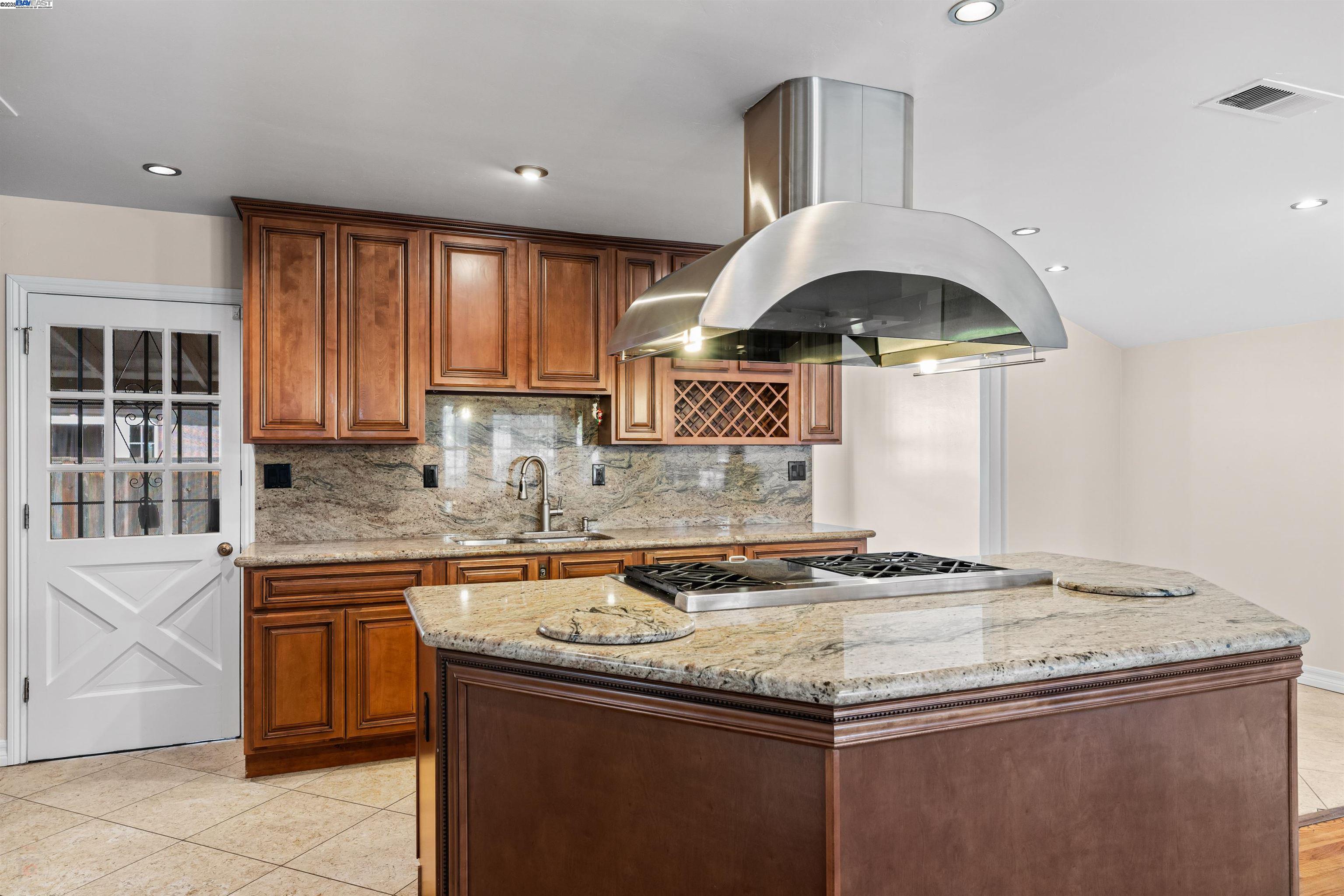Detail Gallery Image 13 of 60 For 2141 E San Antonio St, San Jose,  CA 95116 - 3 Beds | 2 Baths