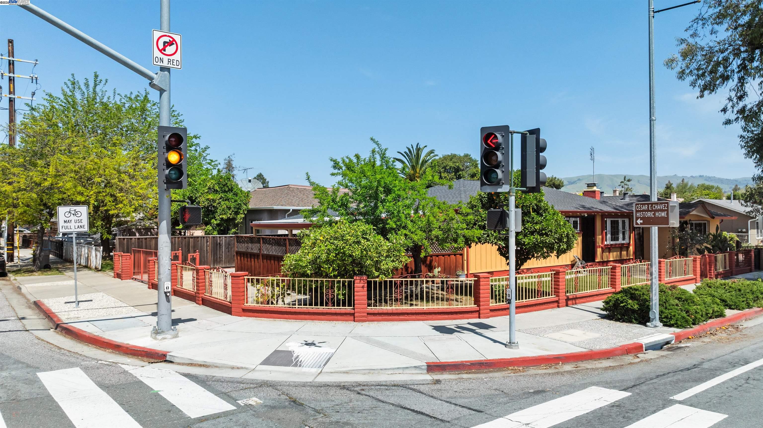 Detail Gallery Image 3 of 60 For 2141 E San Antonio St, San Jose,  CA 95116 - 3 Beds | 2 Baths