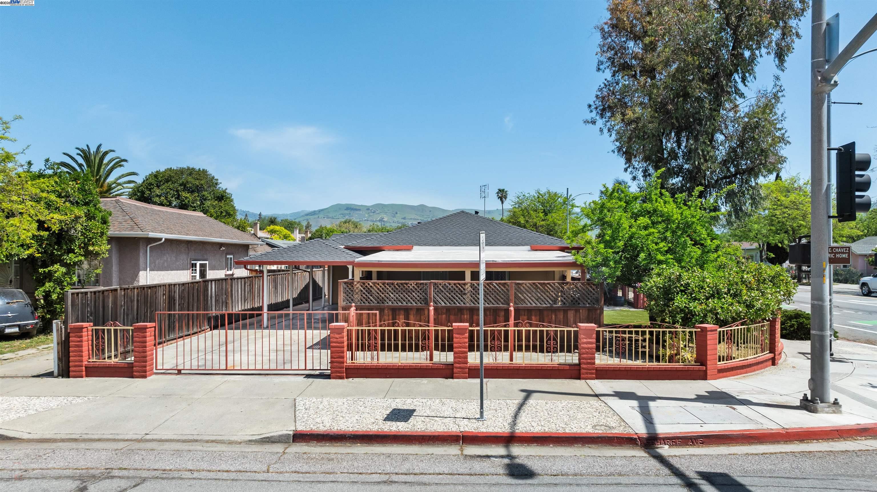 Detail Gallery Image 4 of 60 For 2141 E San Antonio St, San Jose,  CA 95116 - 3 Beds | 2 Baths