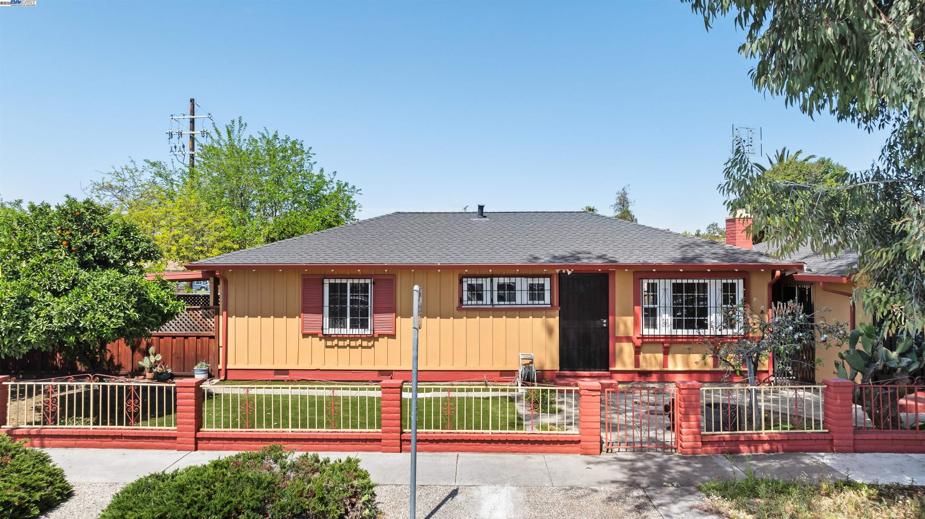 Detail Gallery Image 5 of 60 For 2141 E San Antonio St, San Jose,  CA 95116 - 3 Beds | 2 Baths