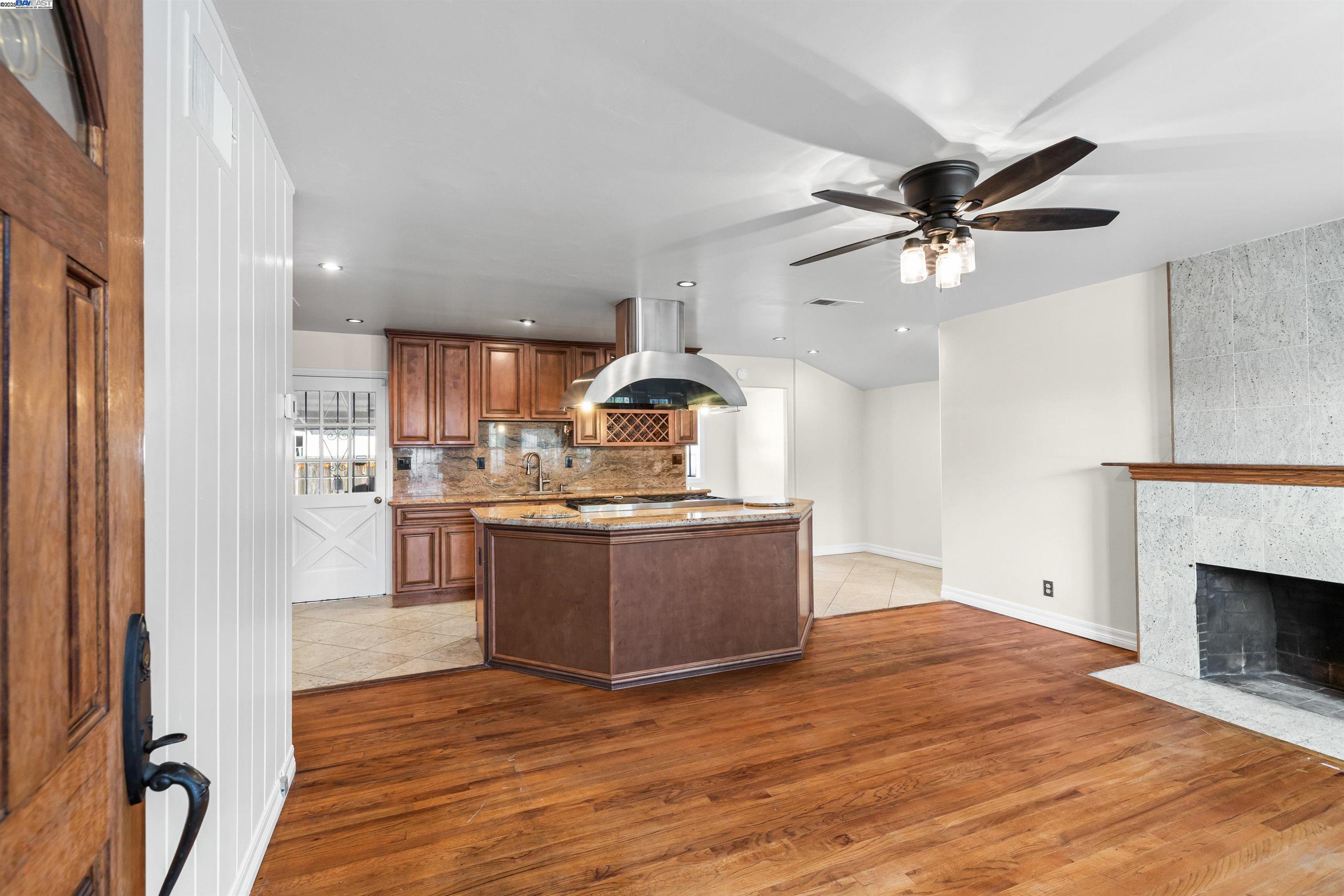 Detail Gallery Image 7 of 60 For 2141 E San Antonio St, San Jose,  CA 95116 - 3 Beds | 2 Baths