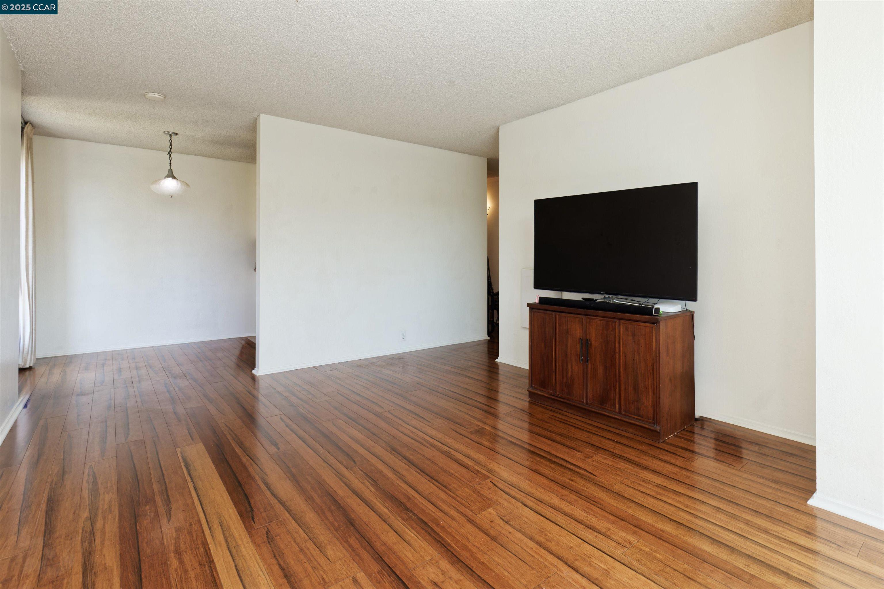 Photo #9: 41093637 Listing: Photo #9